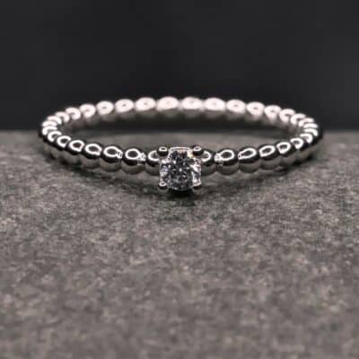 kugel ring mit 0,11ct synthetischem diamanten in brillantschliff verlobungsring angefertigt im schmuckgarten in stolberg bei aachen