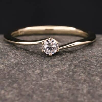 verlobungsring in 585 er gelb gold mit 0,18ct synthetischem diamanten in brillantschliff