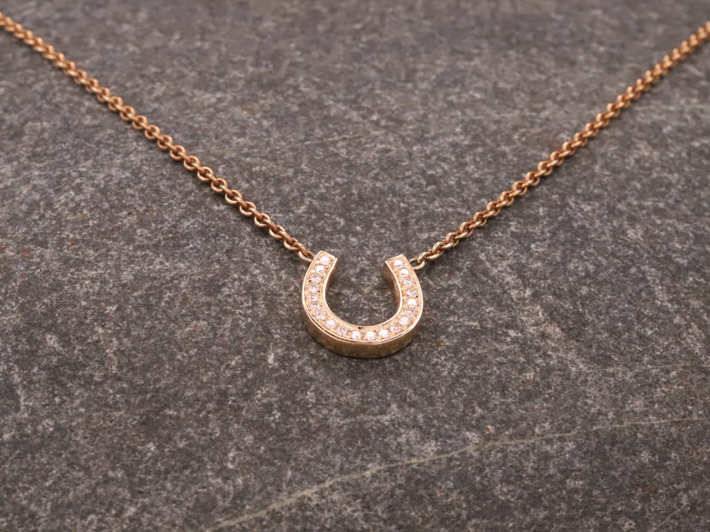 Hufeisen Collier in 585er Rosegold mit Brillanten – Bild 4