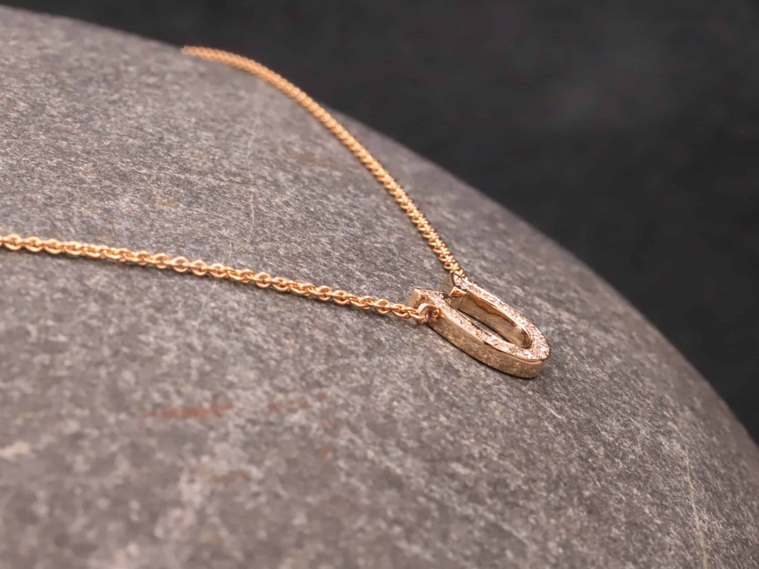 Hufeisen Collier in 585er Rosegold mit Brillanten – Bild 3