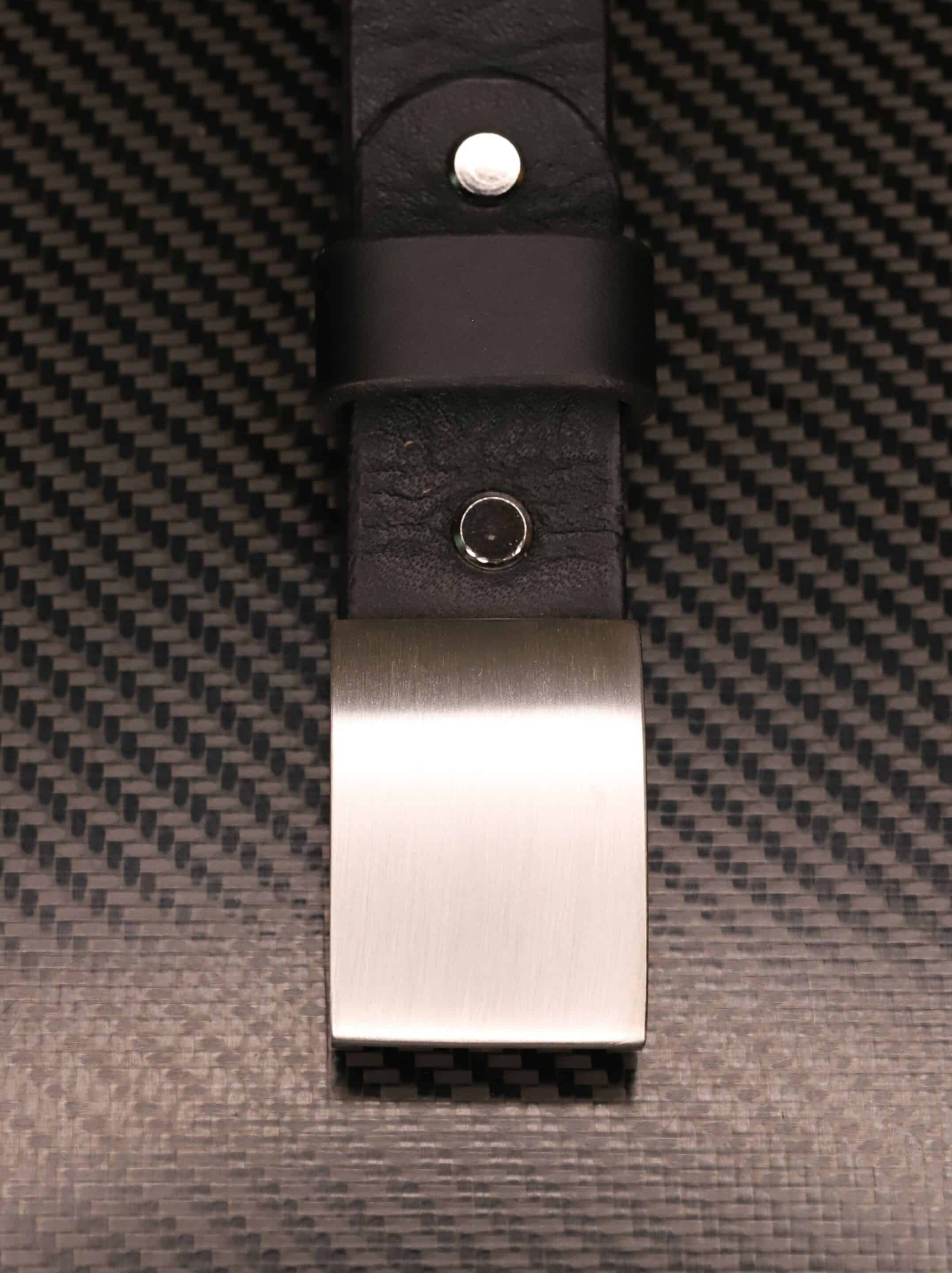 Klassische Gürtelschnalle in Silber mit schwarzem Leder – Bild 5