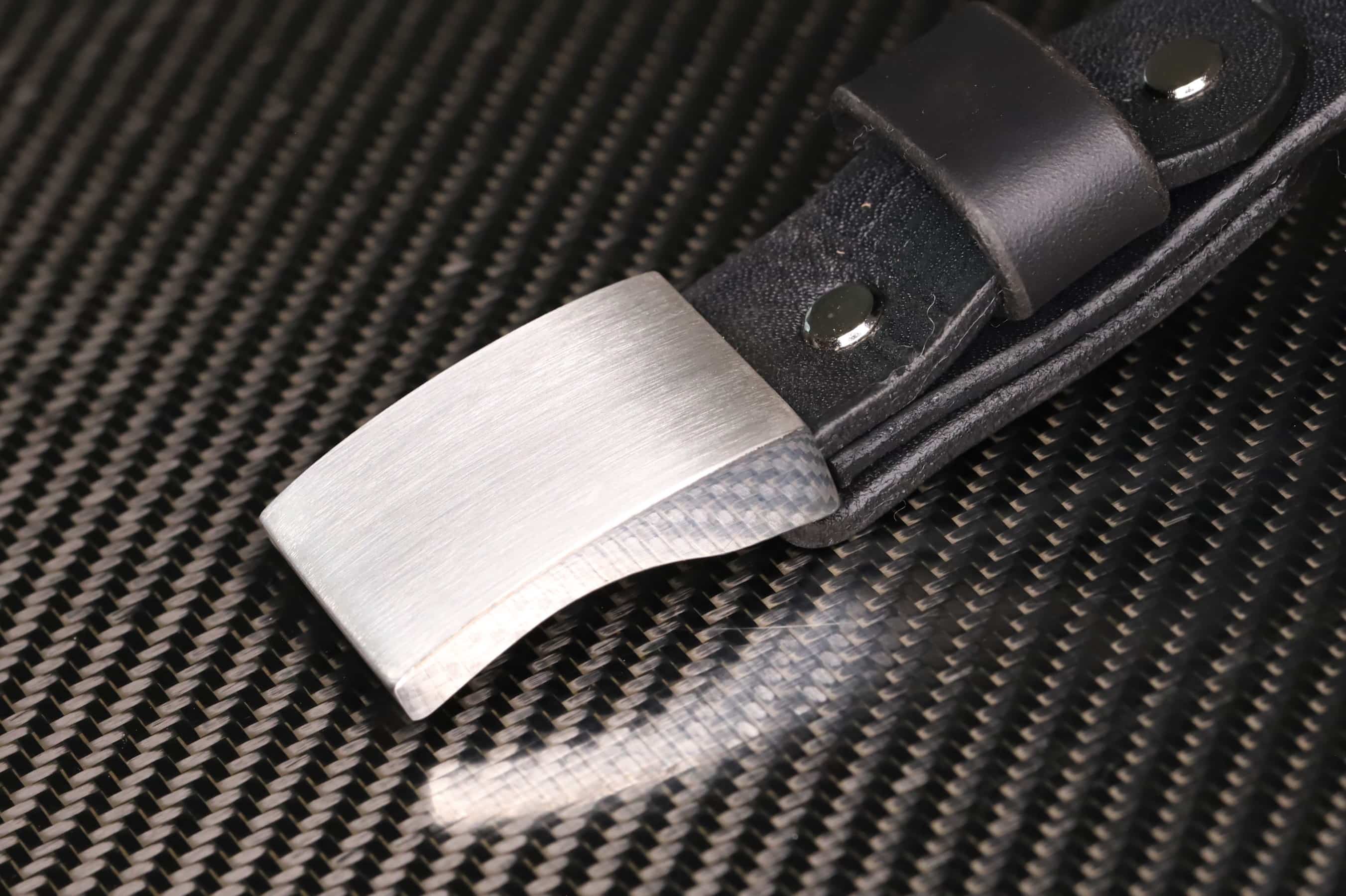 Klassische Gürtelschnalle in Silber mit schwarzem Leder – Bild 4