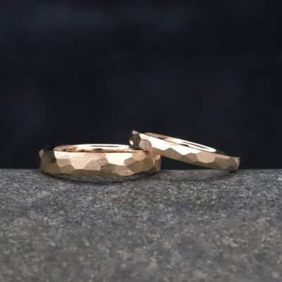 Trauringe in 585er Rosegold Außen grob Geschliffen