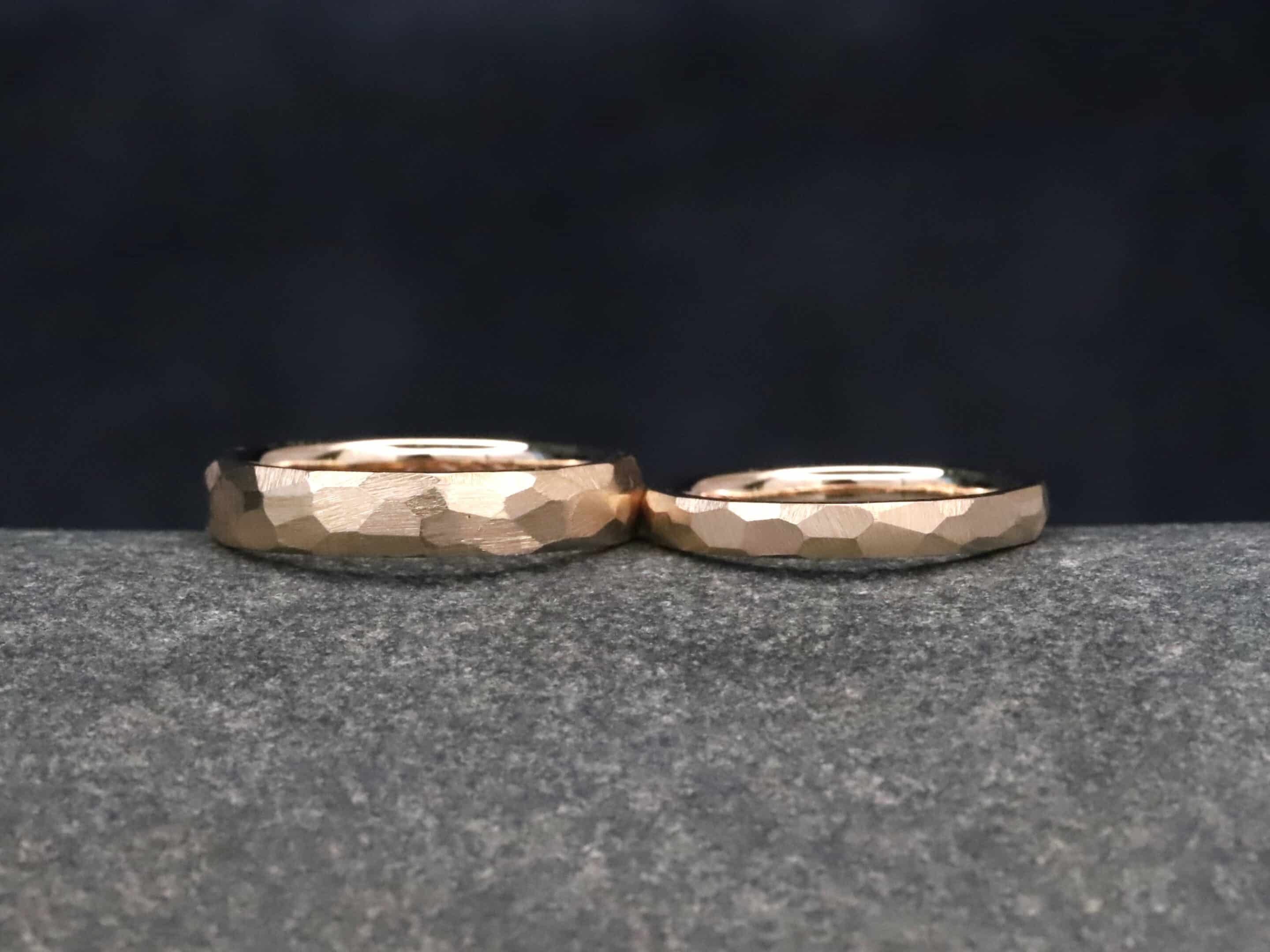 Trauringe in 585er Rosegold Außen grob Geschliffen – Bild 3