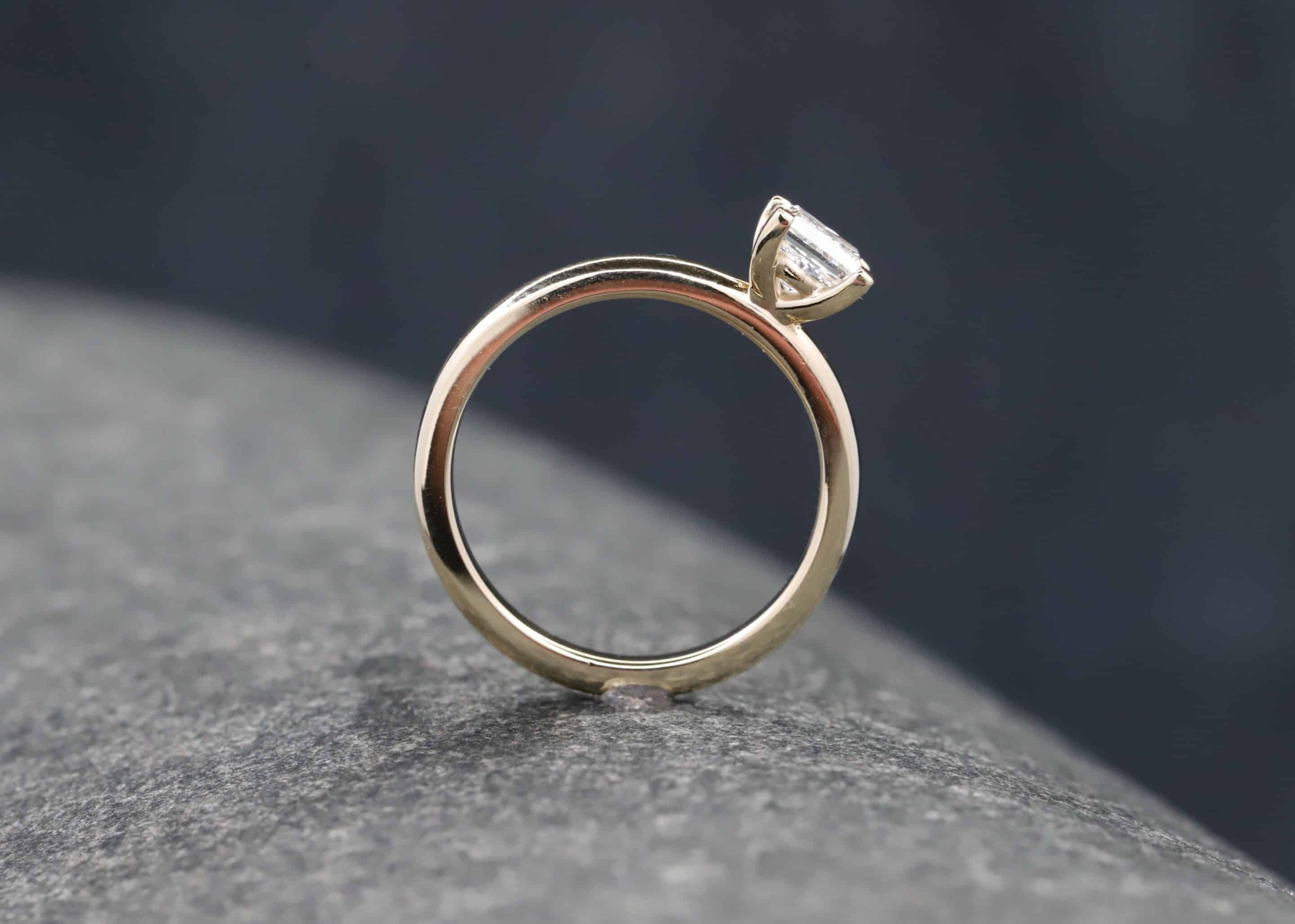 Verlobungsring 585er Gelbgold mit 0,68ct synthetischem Diamanten im Princess Schliff – Bild 5