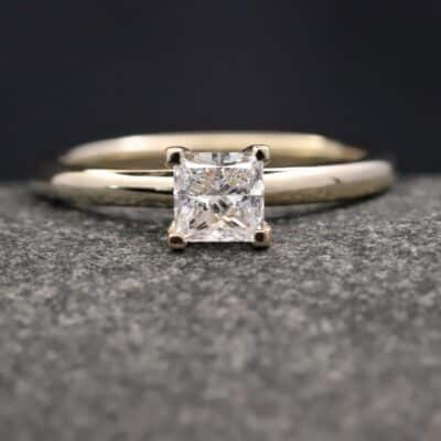 Verlobungsring 585er Gelbgold mit 0,68ct synthetischem Diamanten im Princess Schliff