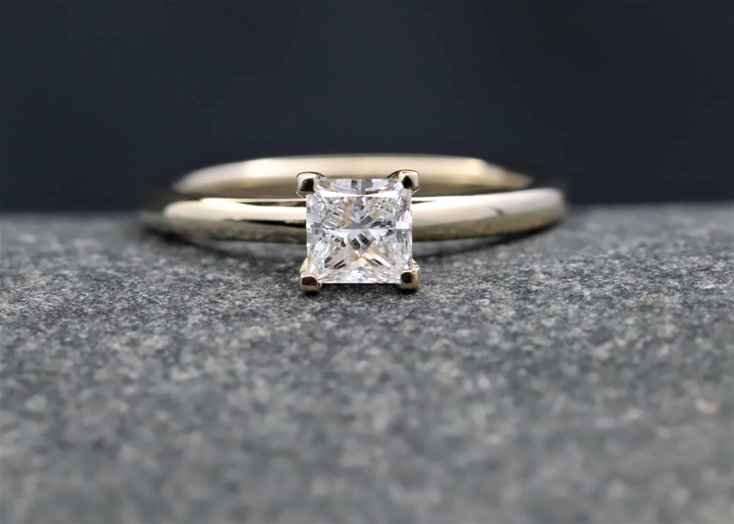 Verlobungsring 585er Gelbgold mit 0,68ct synthetischem Diamanten im Princess Schliff – Bild 6