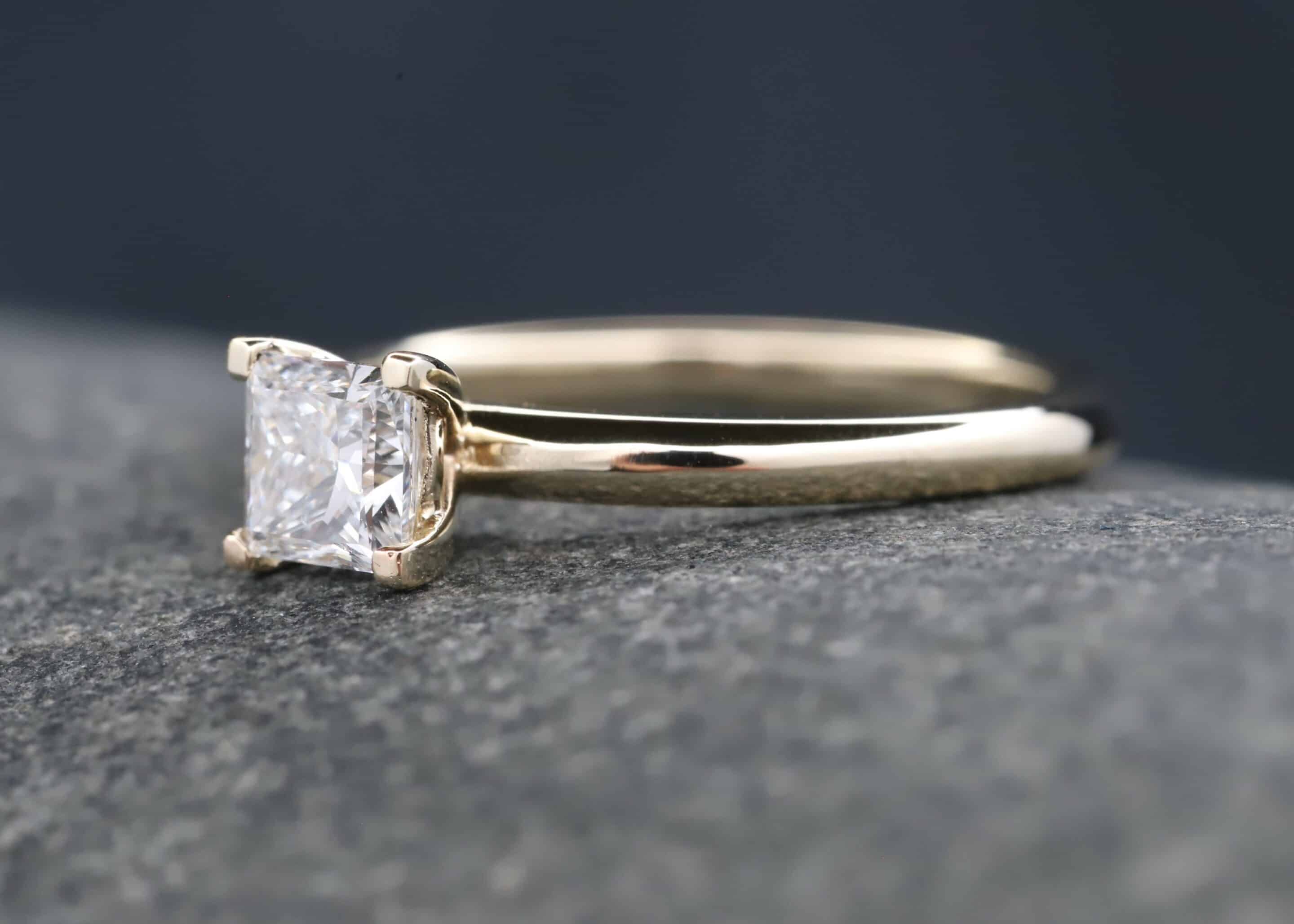 Verlobungsring 585er Gelbgold mit 0,68ct synthetischem Diamanten im Princess Schliff – Bild 7