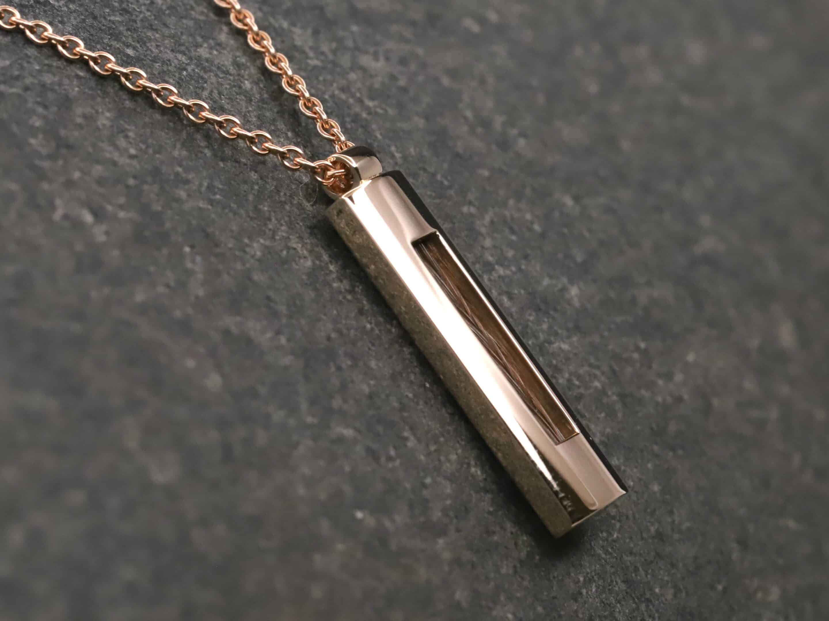 Mittlerer Kettenanhänger mit Pferdehaar 585er Rosegold – Bild 3