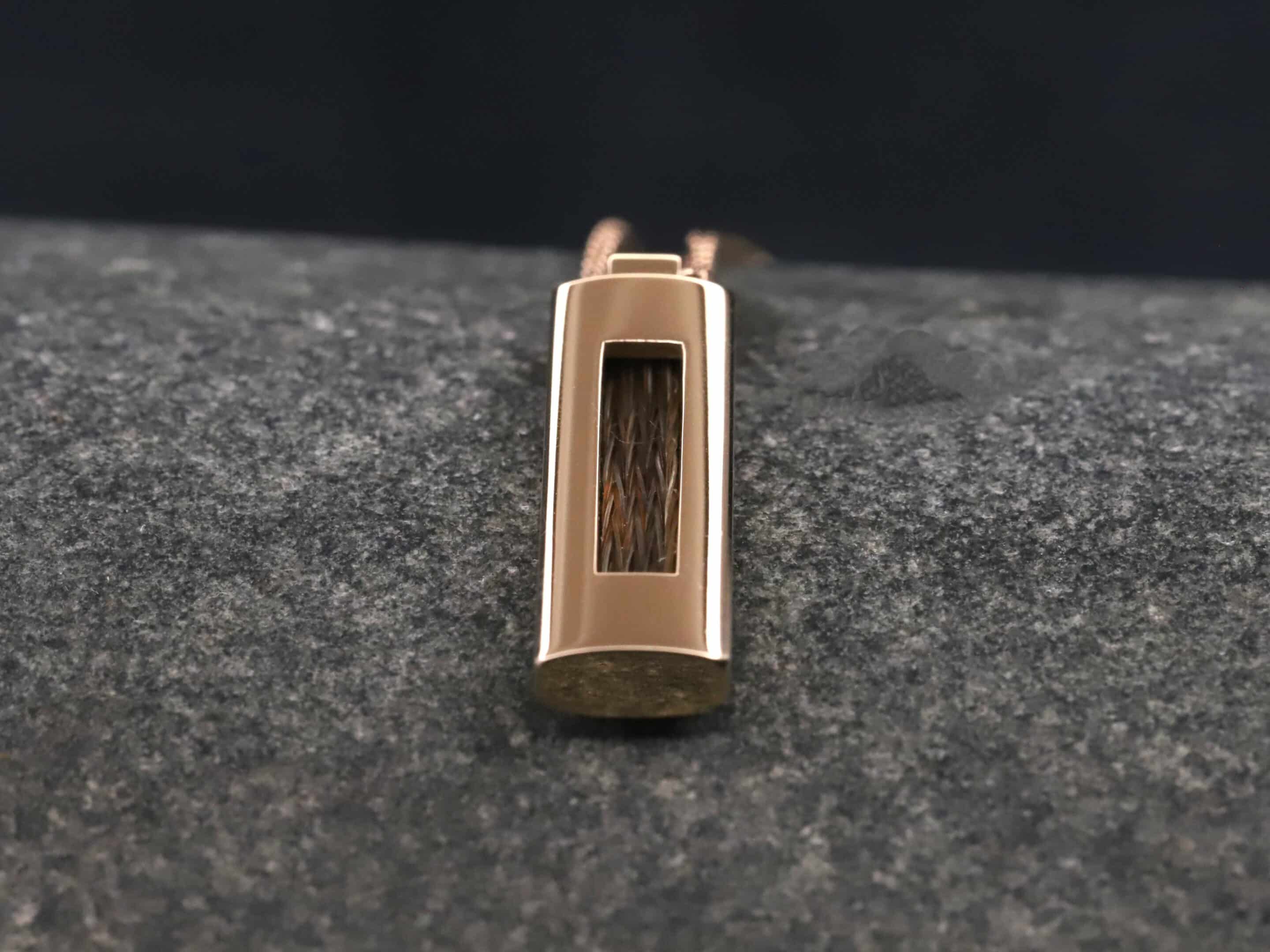 Mittlerer Kettenanhänger mit Pferdehaar 585er Rosegold – Bild 4