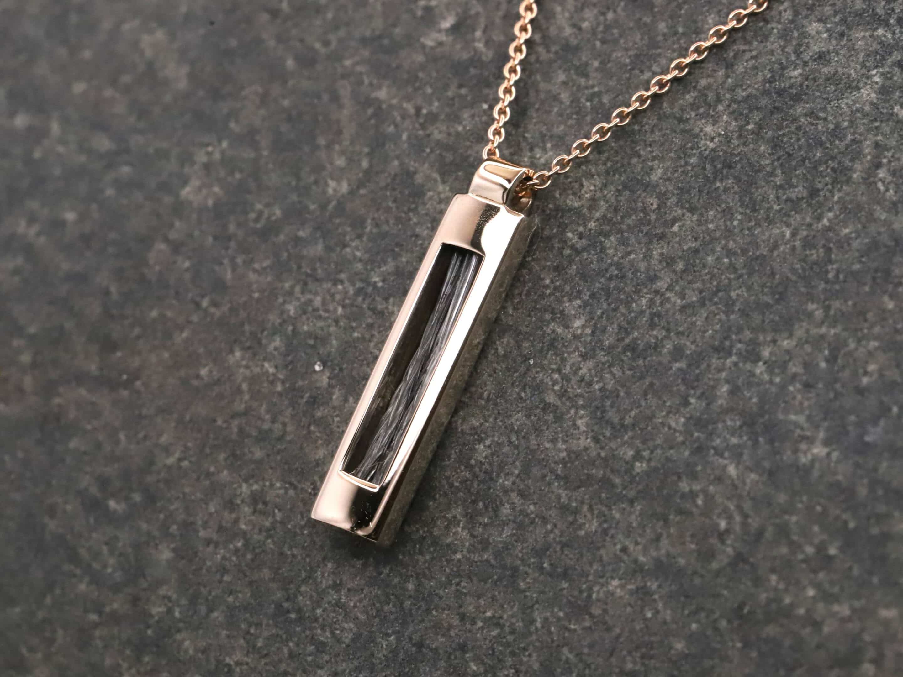 feiner Kettenanhänger mit Pferdehaar 585er Rosegold – Bild 4