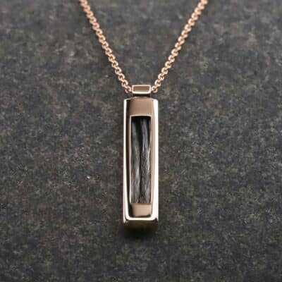 feiner Kettenanhänger mit Pferdehaar 585er Rosegold