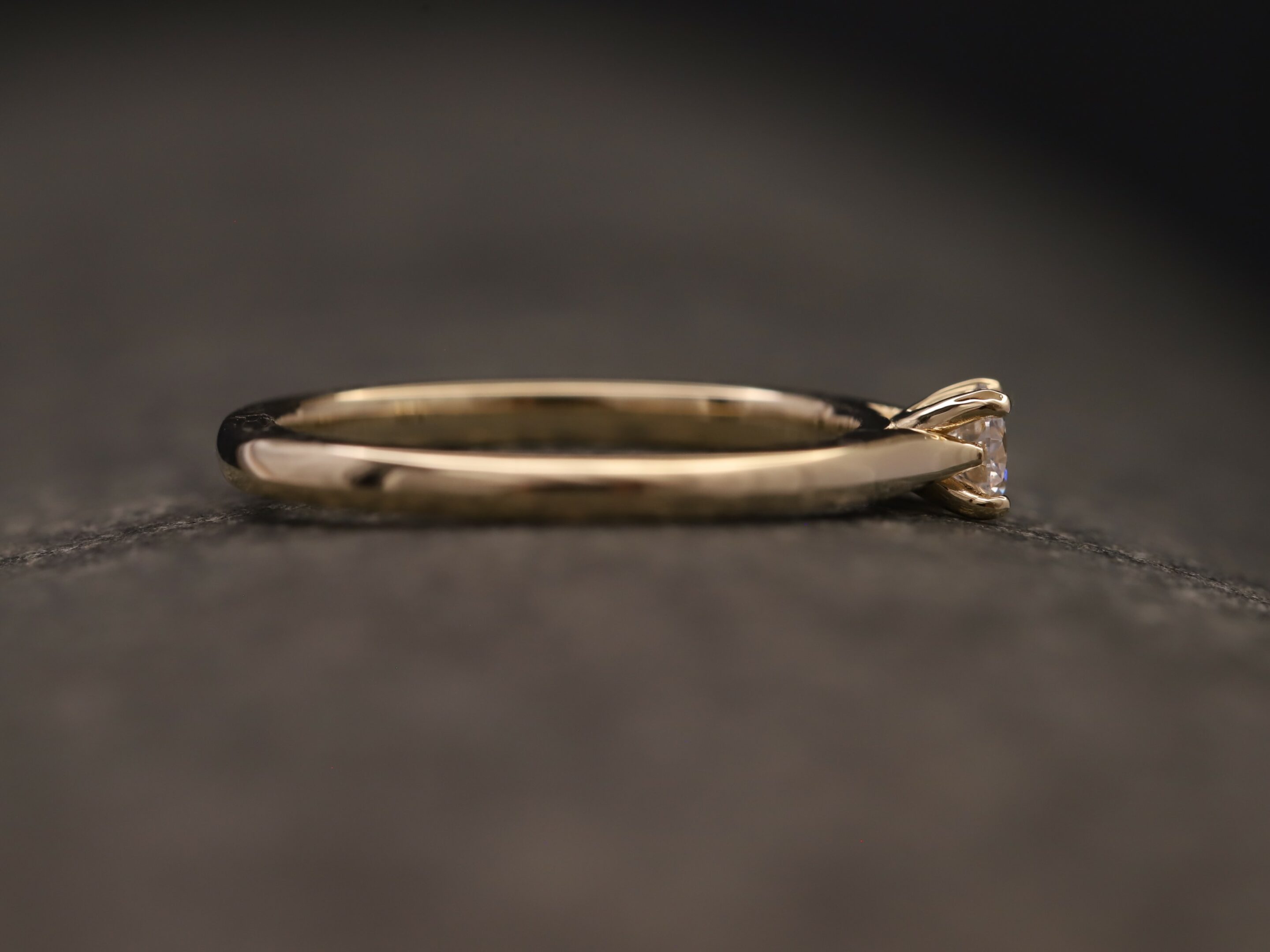 Verlobungsring 585er Gelbgold mit 0,22ct synthetischem Diamanten im Brillantschliff – Bild 11