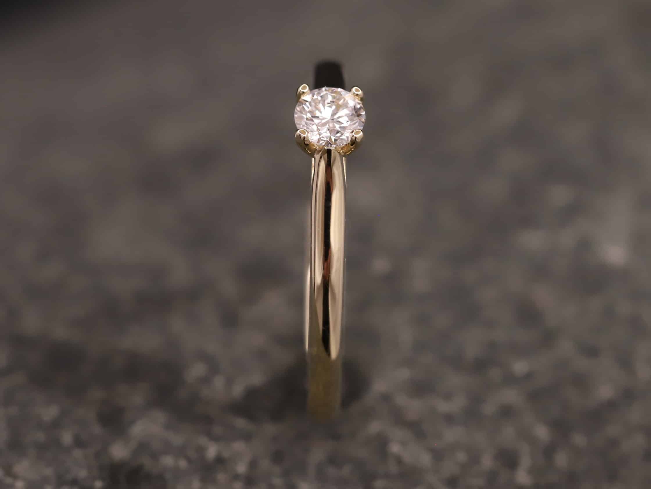 Verlobungsring 585er Gelbgold mit 0,22ct synthetischem Diamanten im Brillantschliff – Bild 3