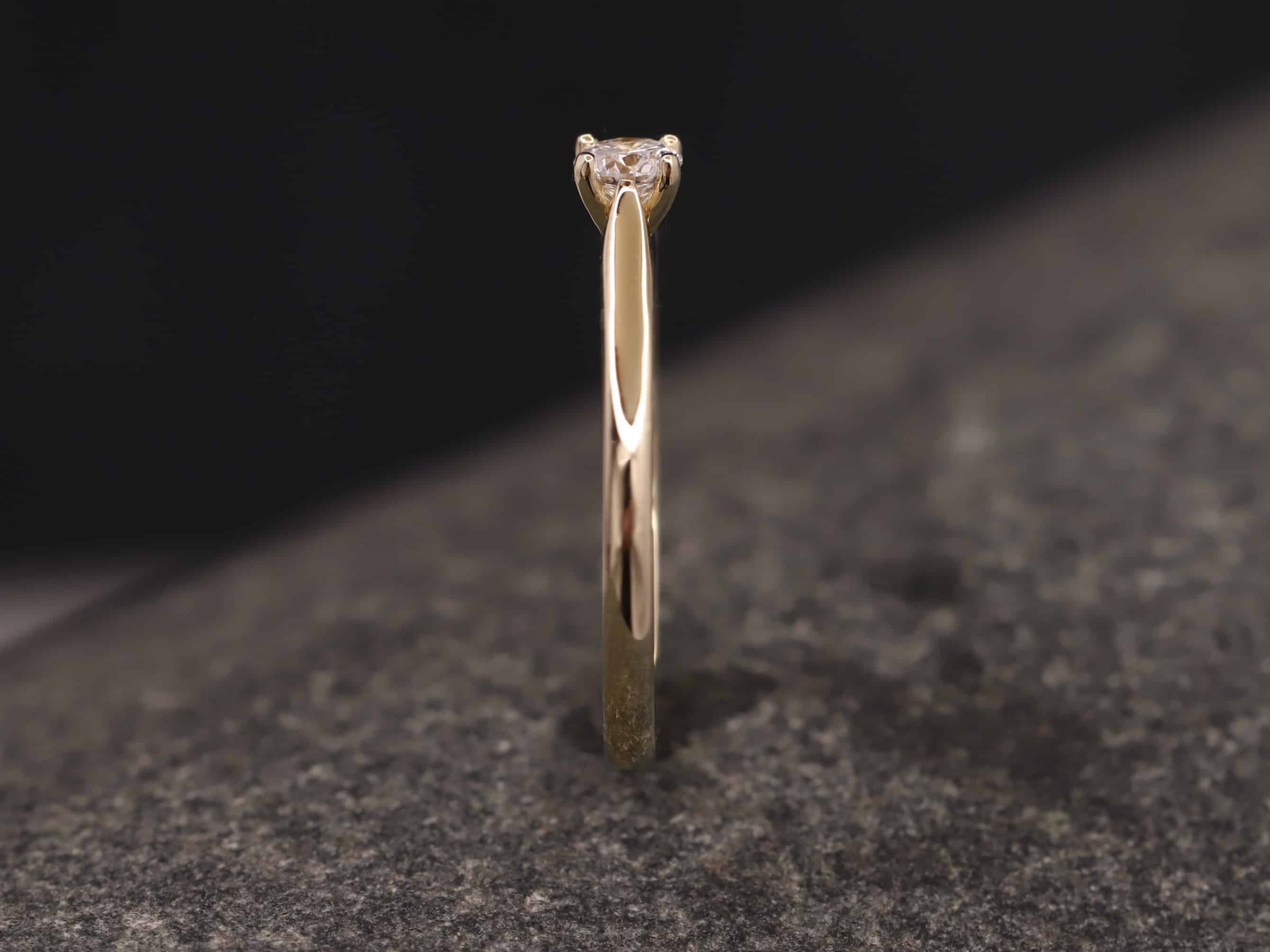 Verlobungsring 585er Gelbgold mit 0,22ct synthetischem Diamanten im Brillantschliff – Bild 5