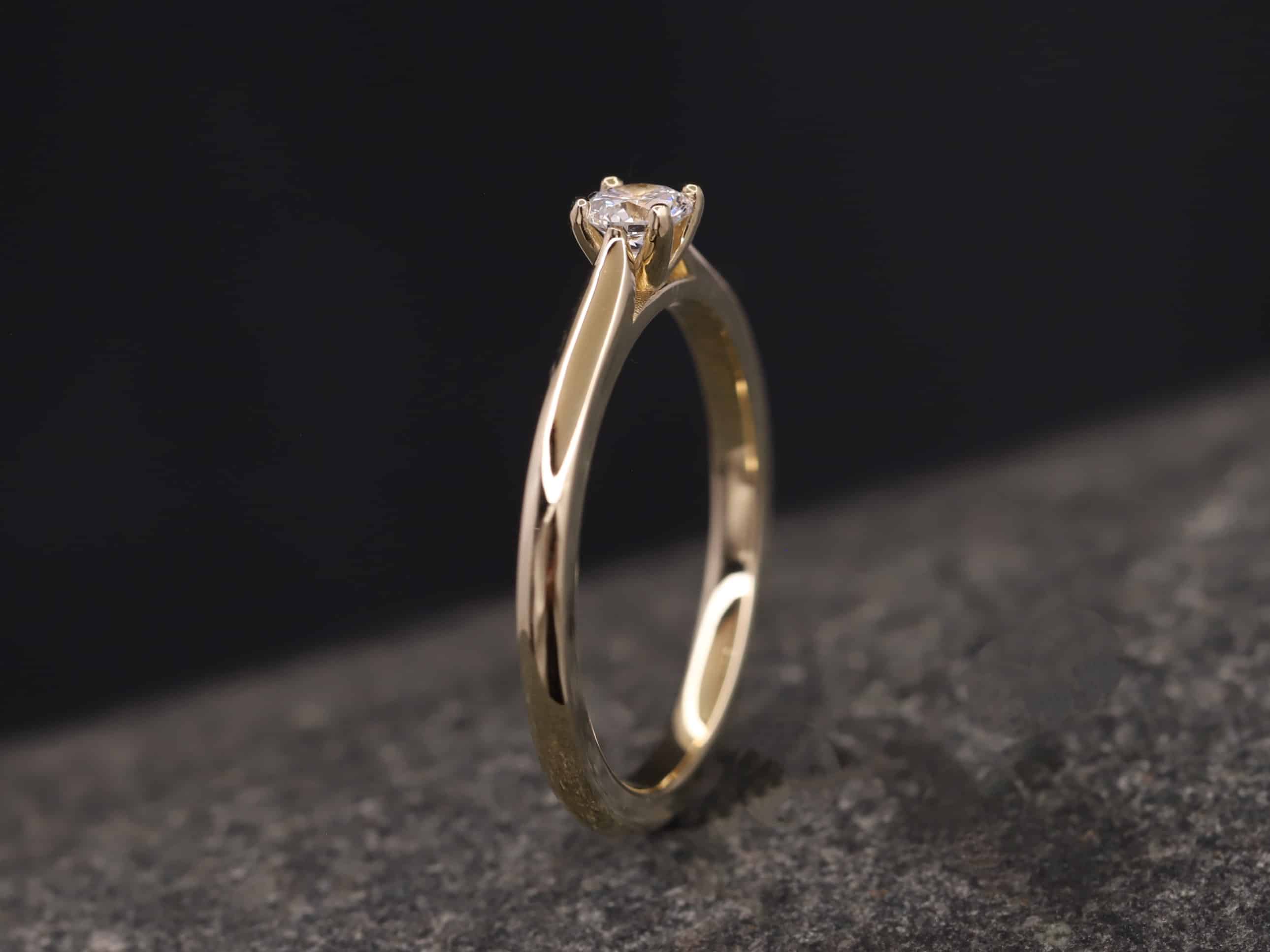 Verlobungsring 585er Gelbgold mit 0,22ct synthetischem Diamanten im Brillantschliff – Bild 6
