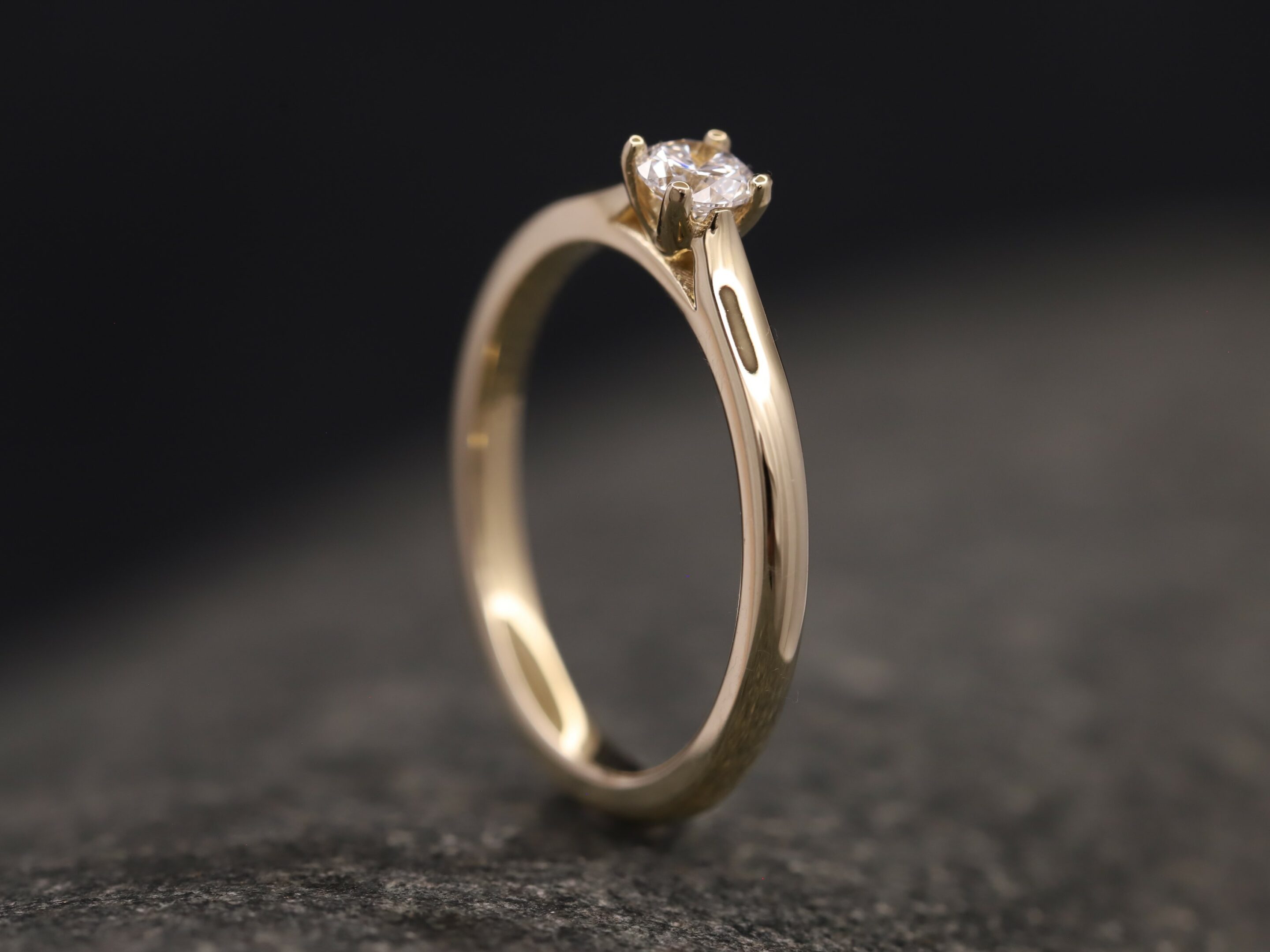 Verlobungsring 585er Gelbgold mit 0,22ct synthetischem Diamanten im Brillantschliff – Bild 7