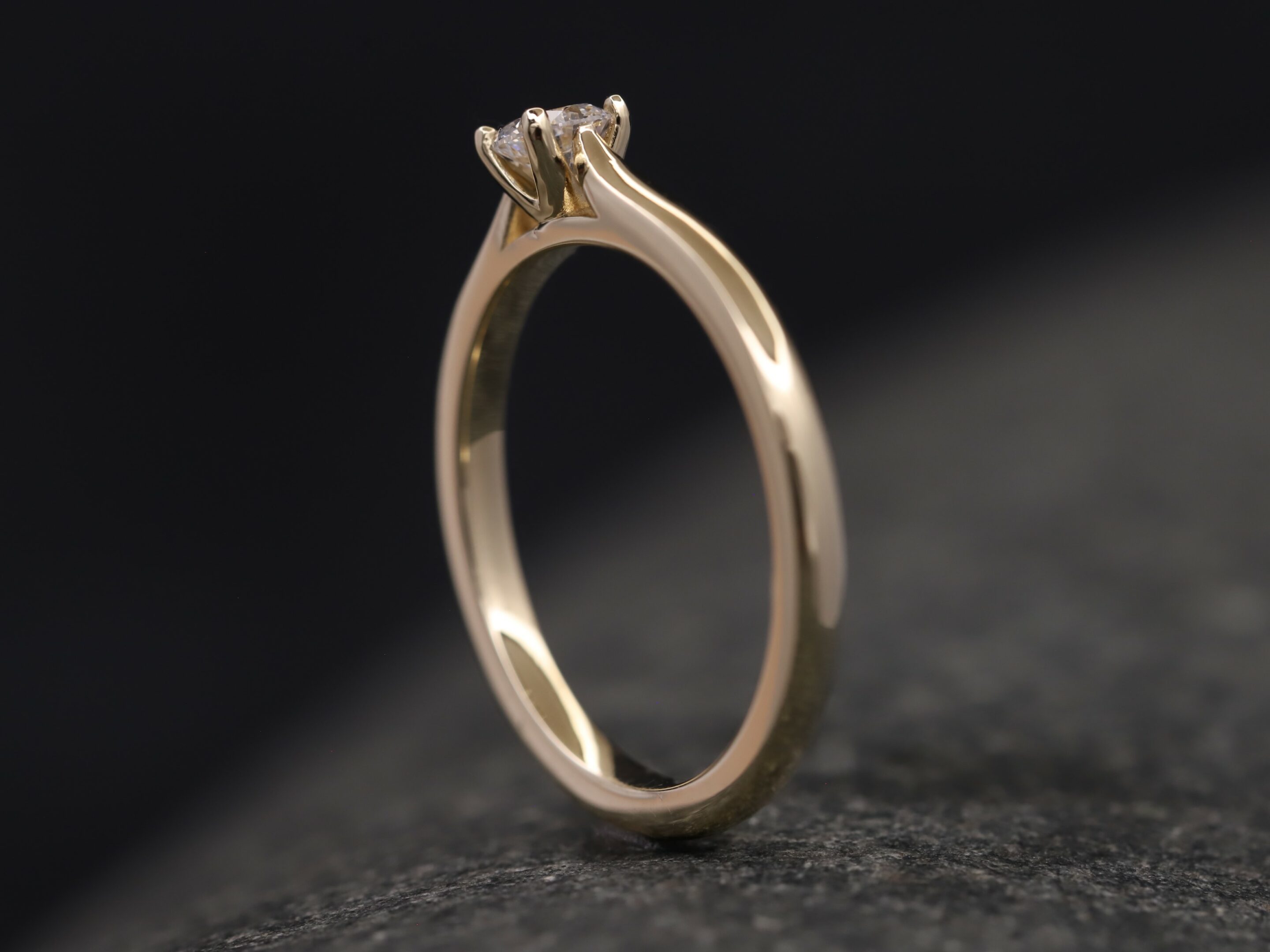 Verlobungsring 585er Gelbgold mit 0,22ct synthetischem Diamanten im Brillantschliff – Bild 8