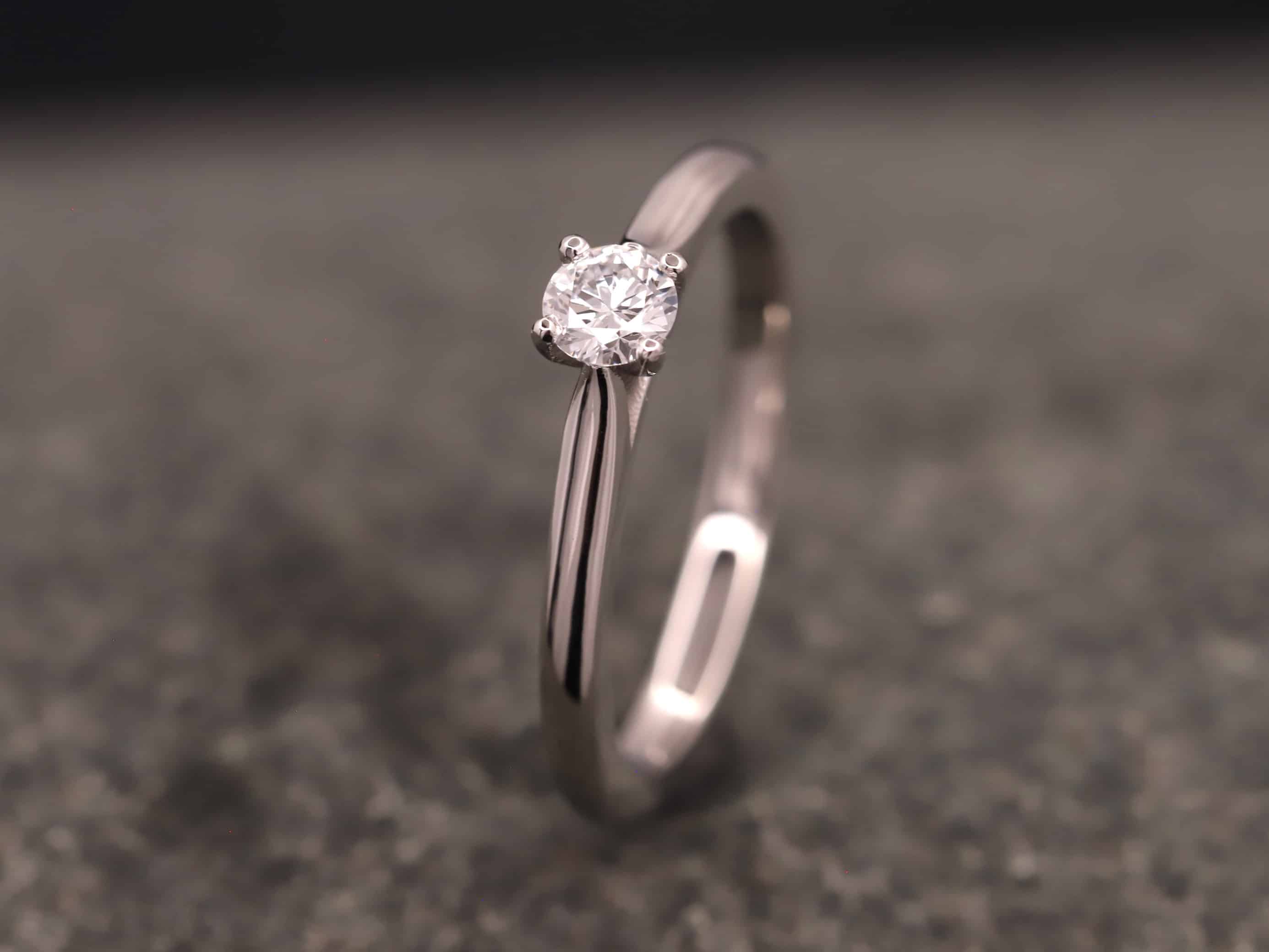 Verlobungsring 950er Platin mit 0,22ct synthetischem Diamanten im Brillantschliff – Bild 2
