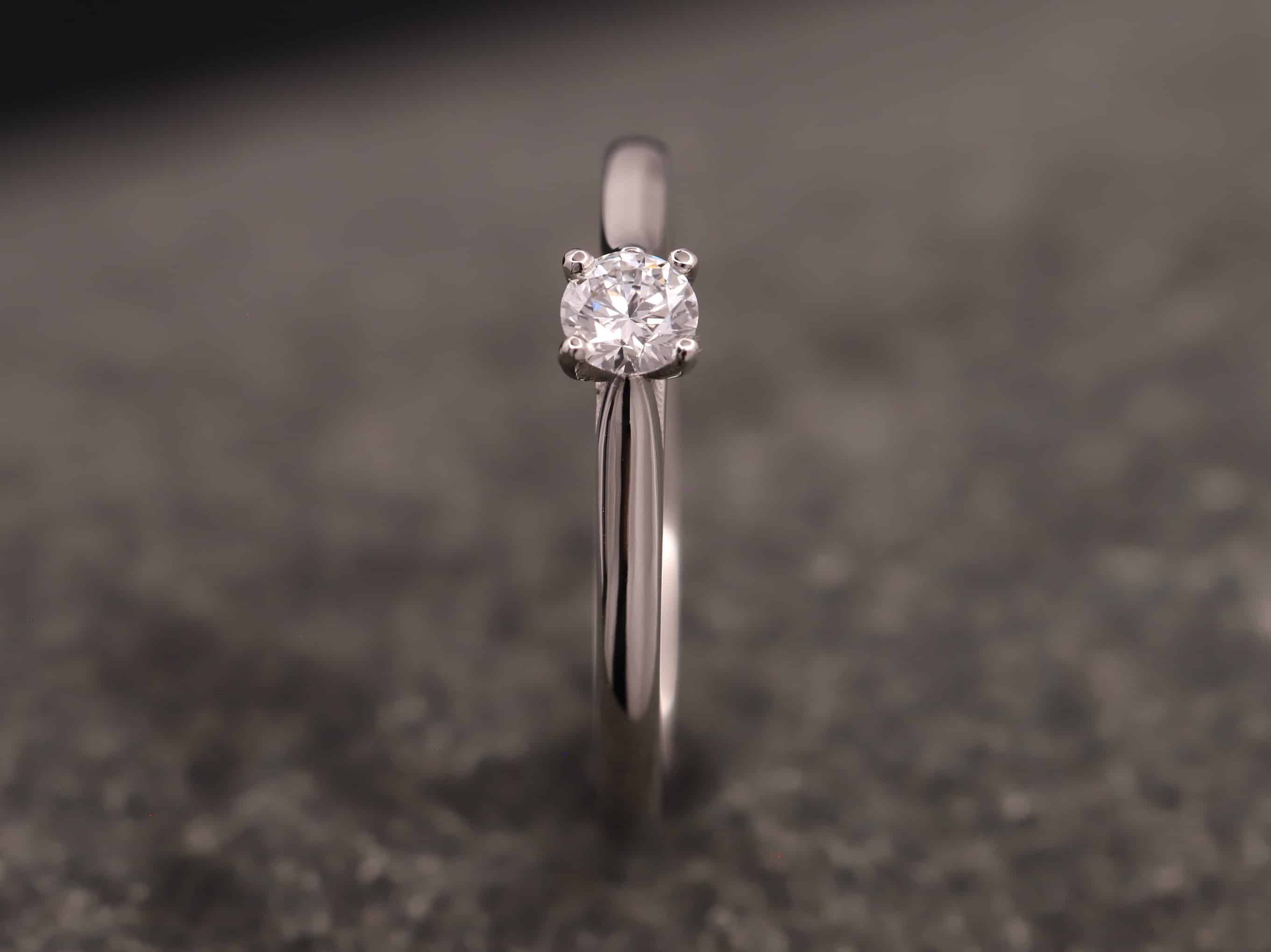Verlobungsring 950er Platin mit 0,22ct synthetischem Diamanten im Brillantschliff – Bild 3