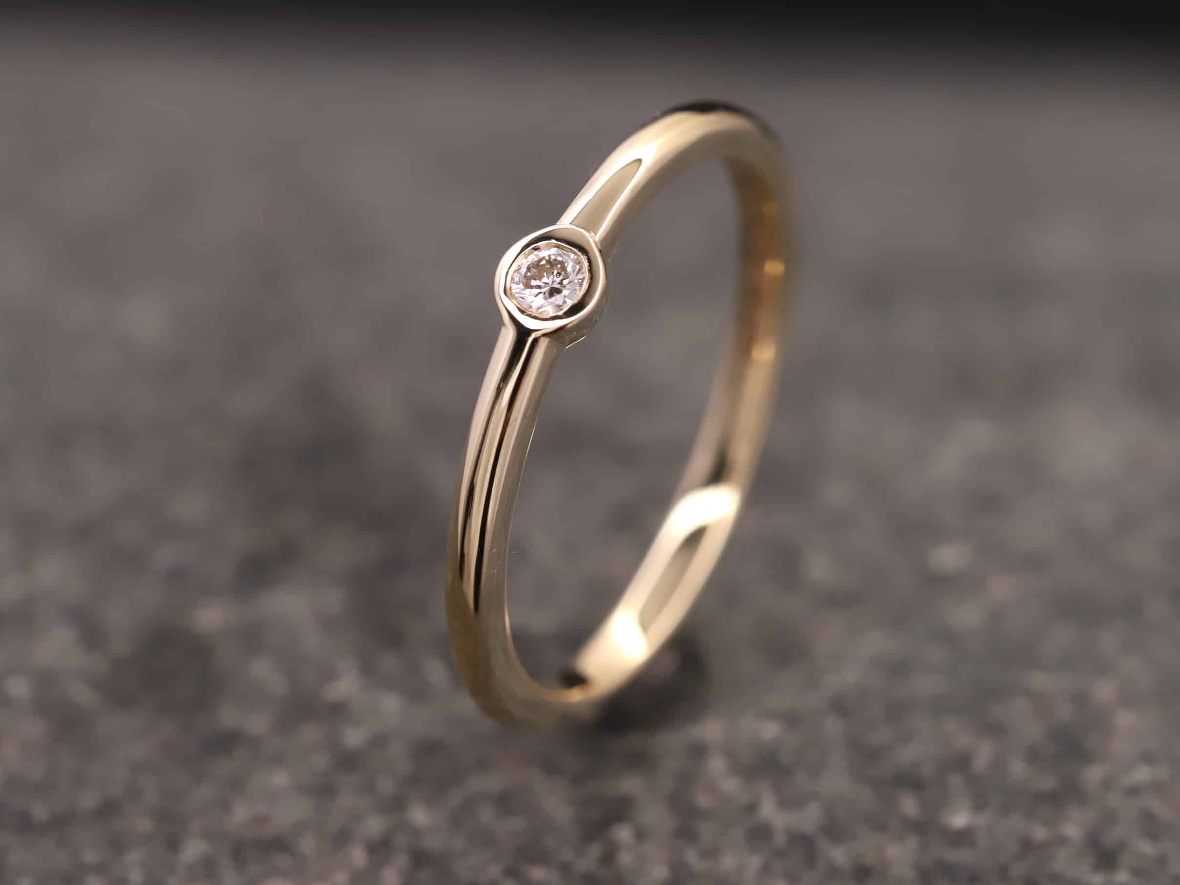 Verlobungsring 585er Gelbgold mit 0,05ct synthetischem Diamanten im Brillantschliff – Bild 2