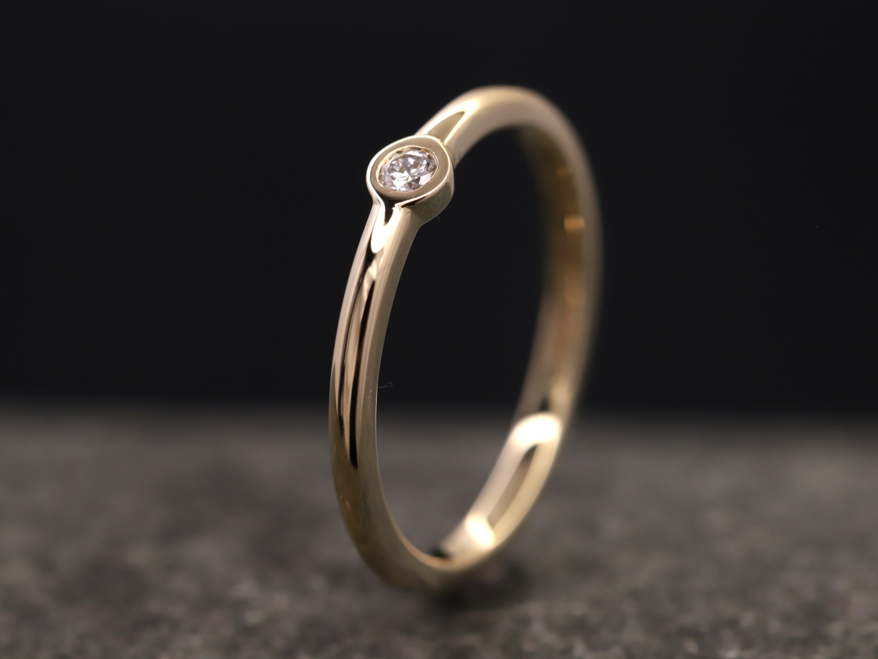 Verlobungsring 585er Gelbgold mit 0,05ct synthetischem Diamanten im Brillantschliff – Bild 4