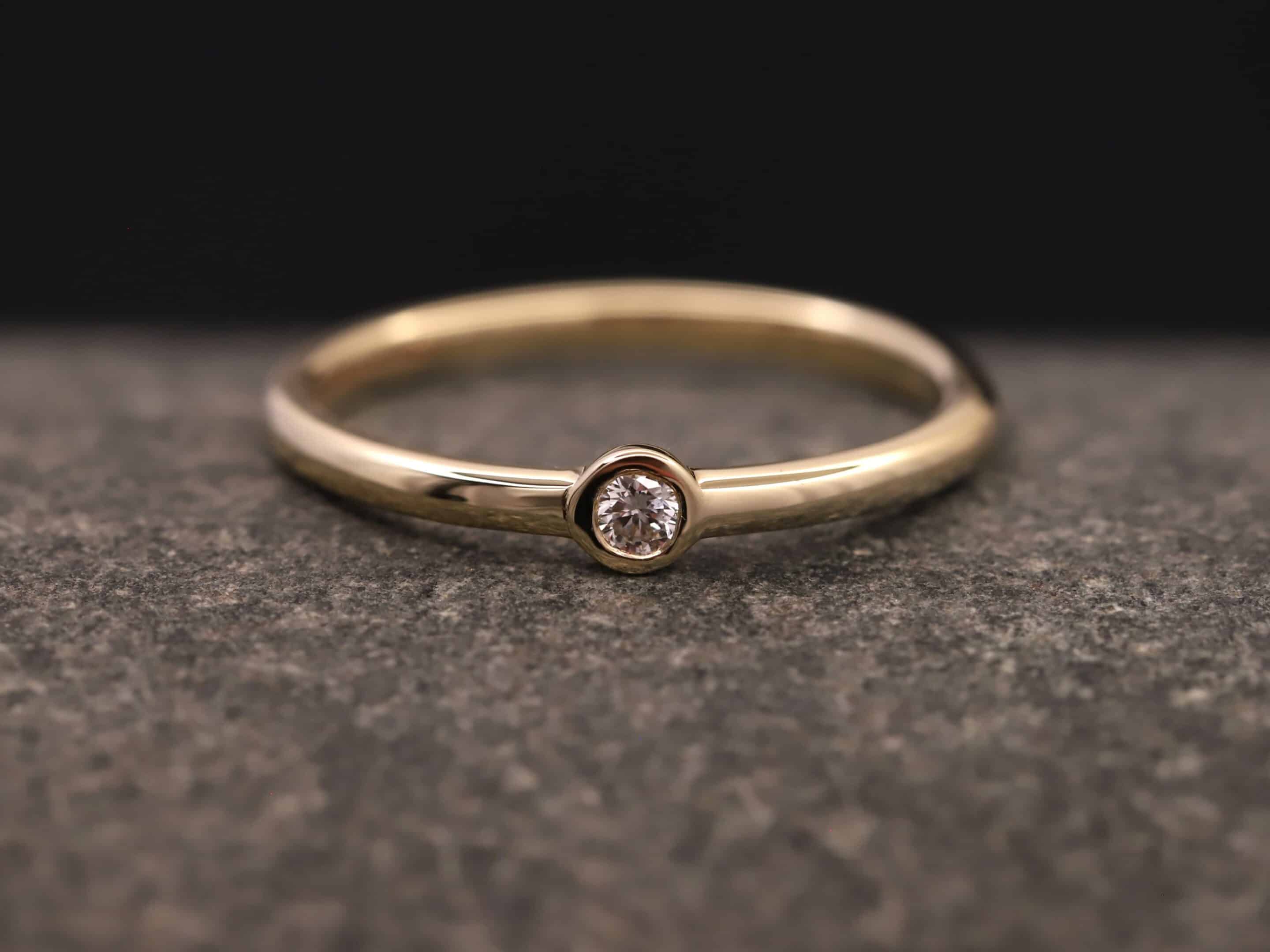 Verlobungsring 585er Gelbgold mit 0,05ct synthetischem Diamanten im Brillantschliff – Bild 6