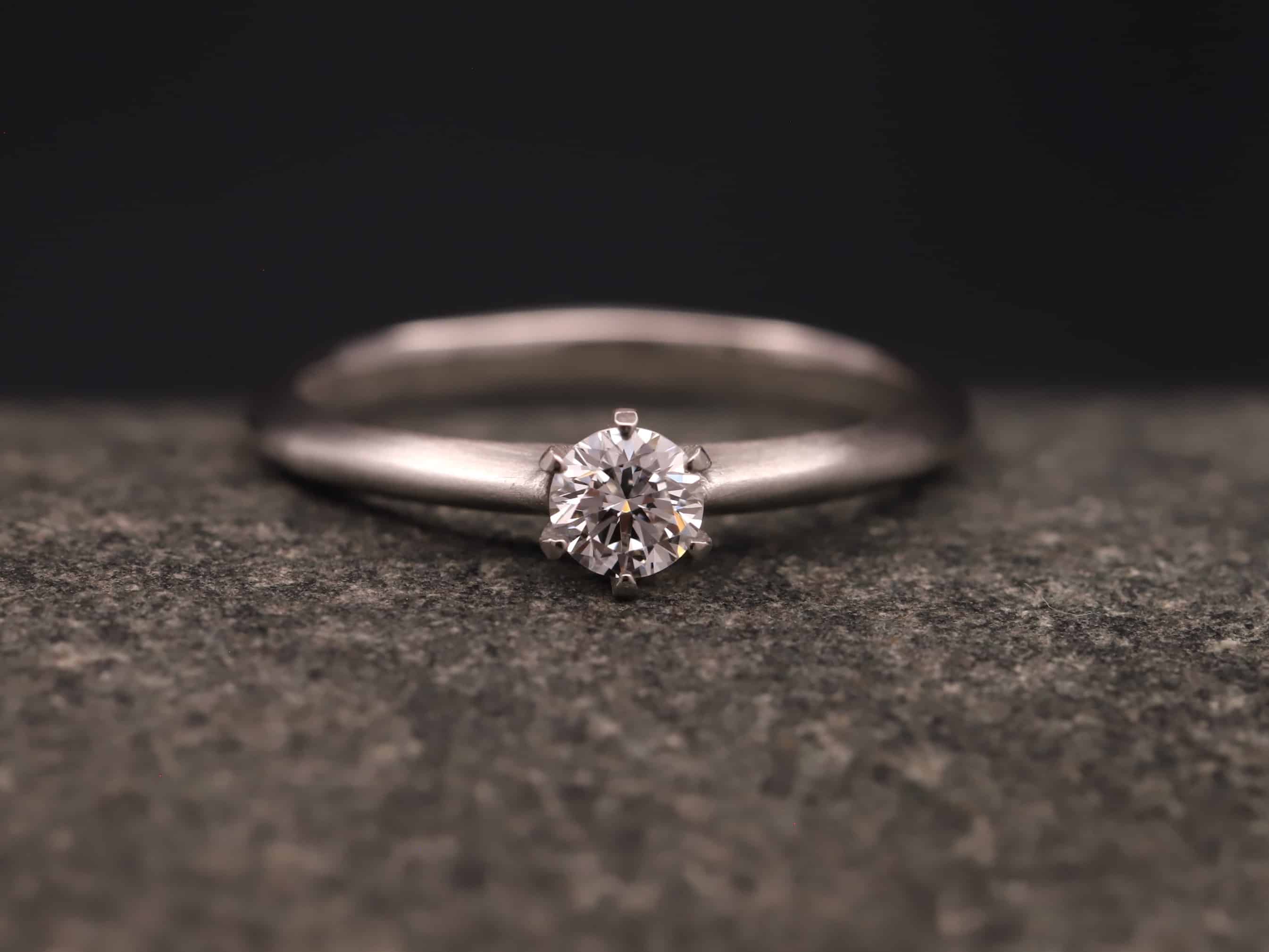 Verlobungsring 950er Platin mit 0,28ct synthetischem Diamanten im Brillantschliff