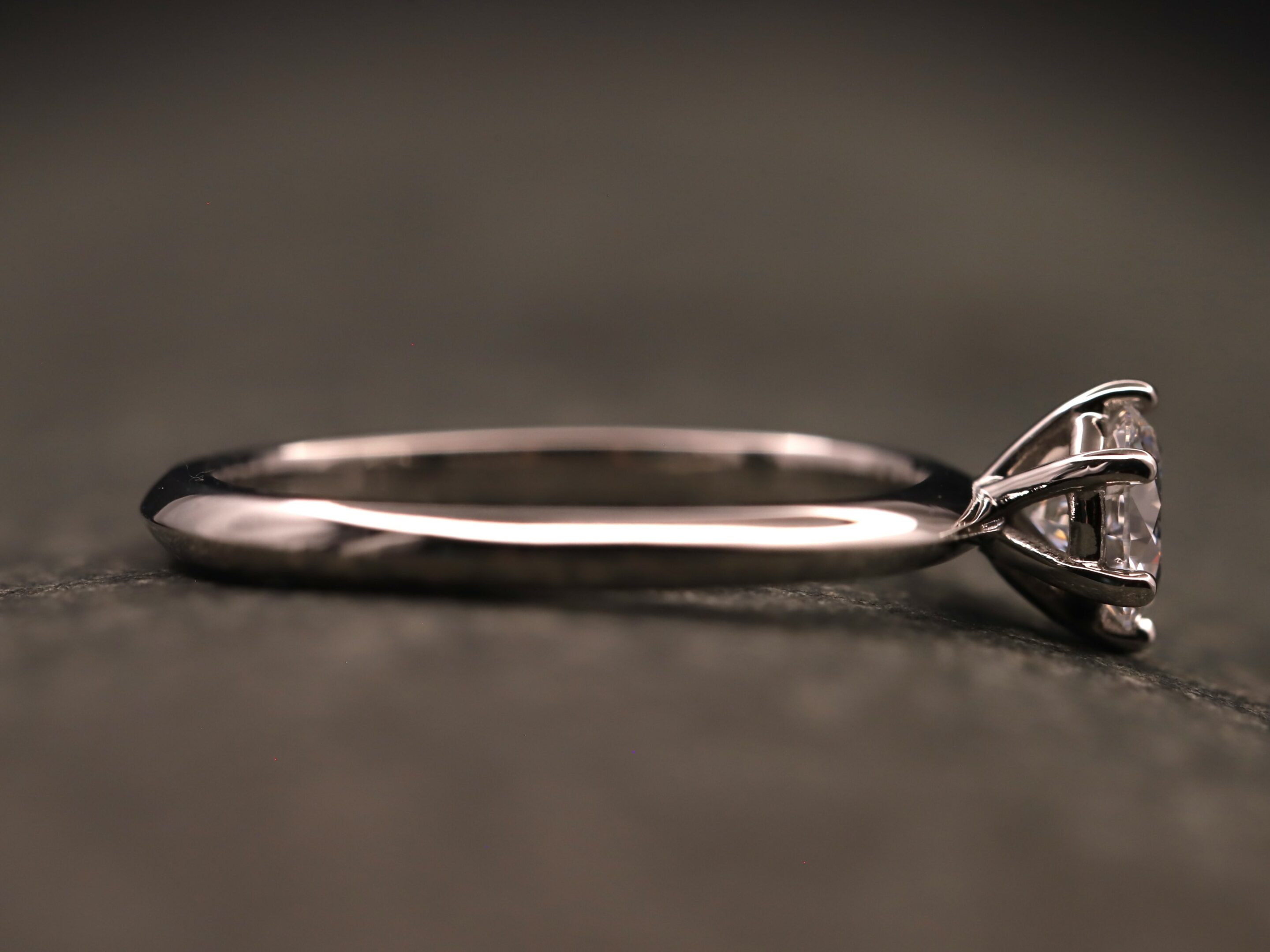 Verlobungsring 950er Platin mit 0,57ct synthetischem Diamanten im Brillantschliff – Bild 8