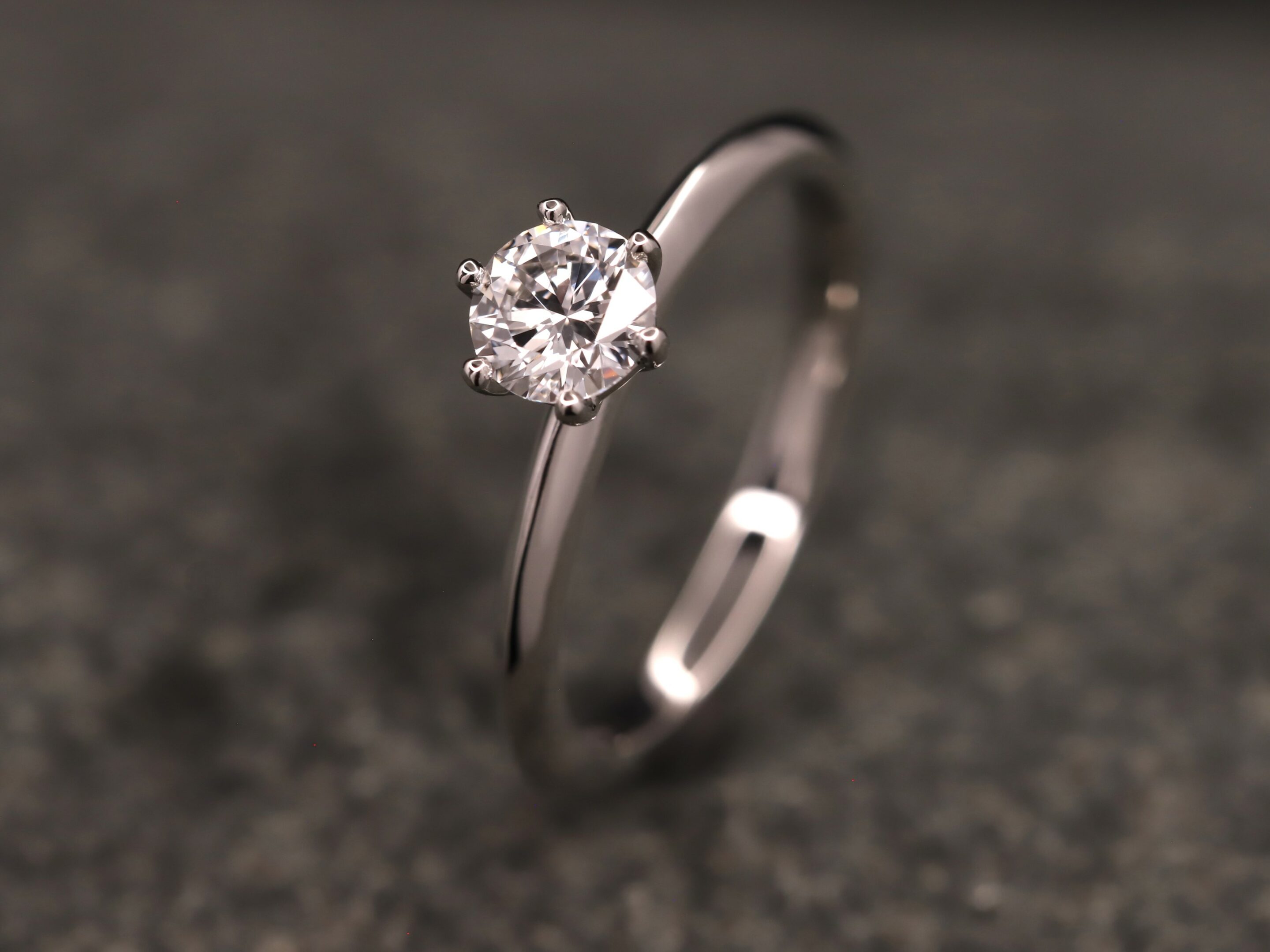 Verlobungsring 950er Platin mit 0,57ct synthetischem Diamanten im Brillantschliff – Bild 2
