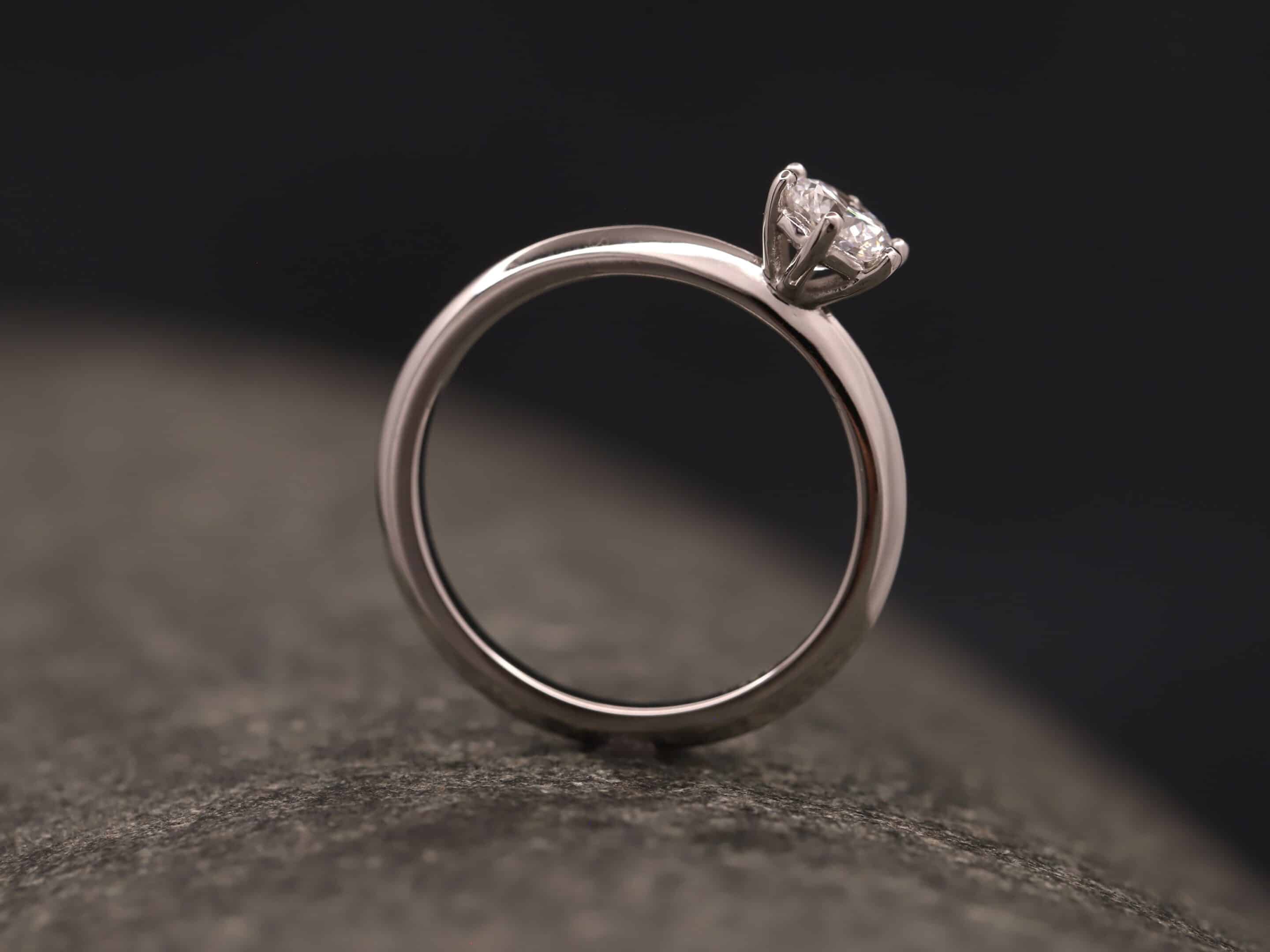 Verlobungsring 950er Platin mit 0,57ct synthetischem Diamanten im Brillantschliff – Bild 5