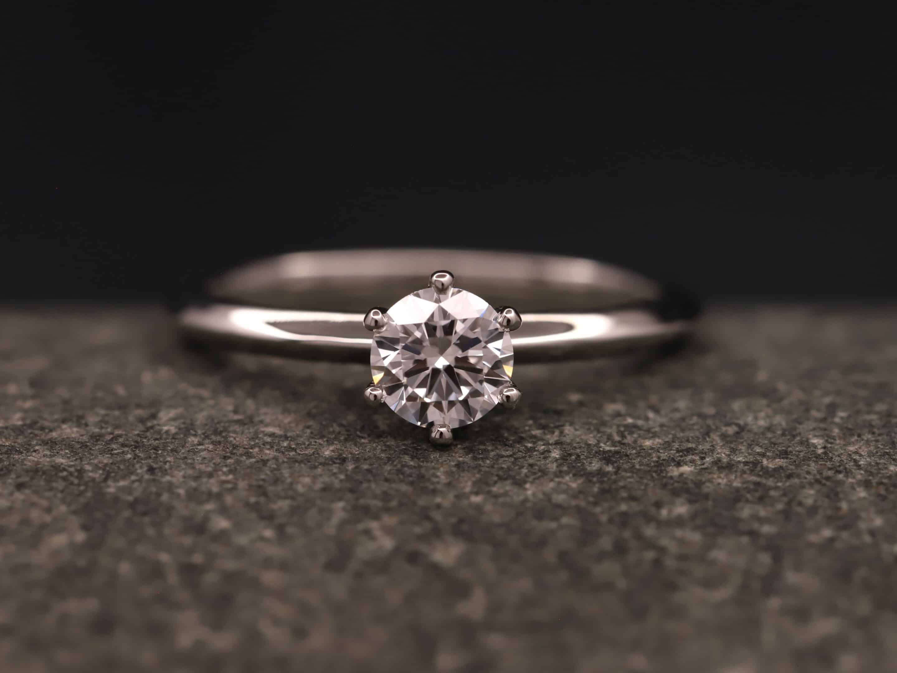 Verlobungsring 950er Platin mit 0,57ct synthetischem Diamanten im Brillantschliff