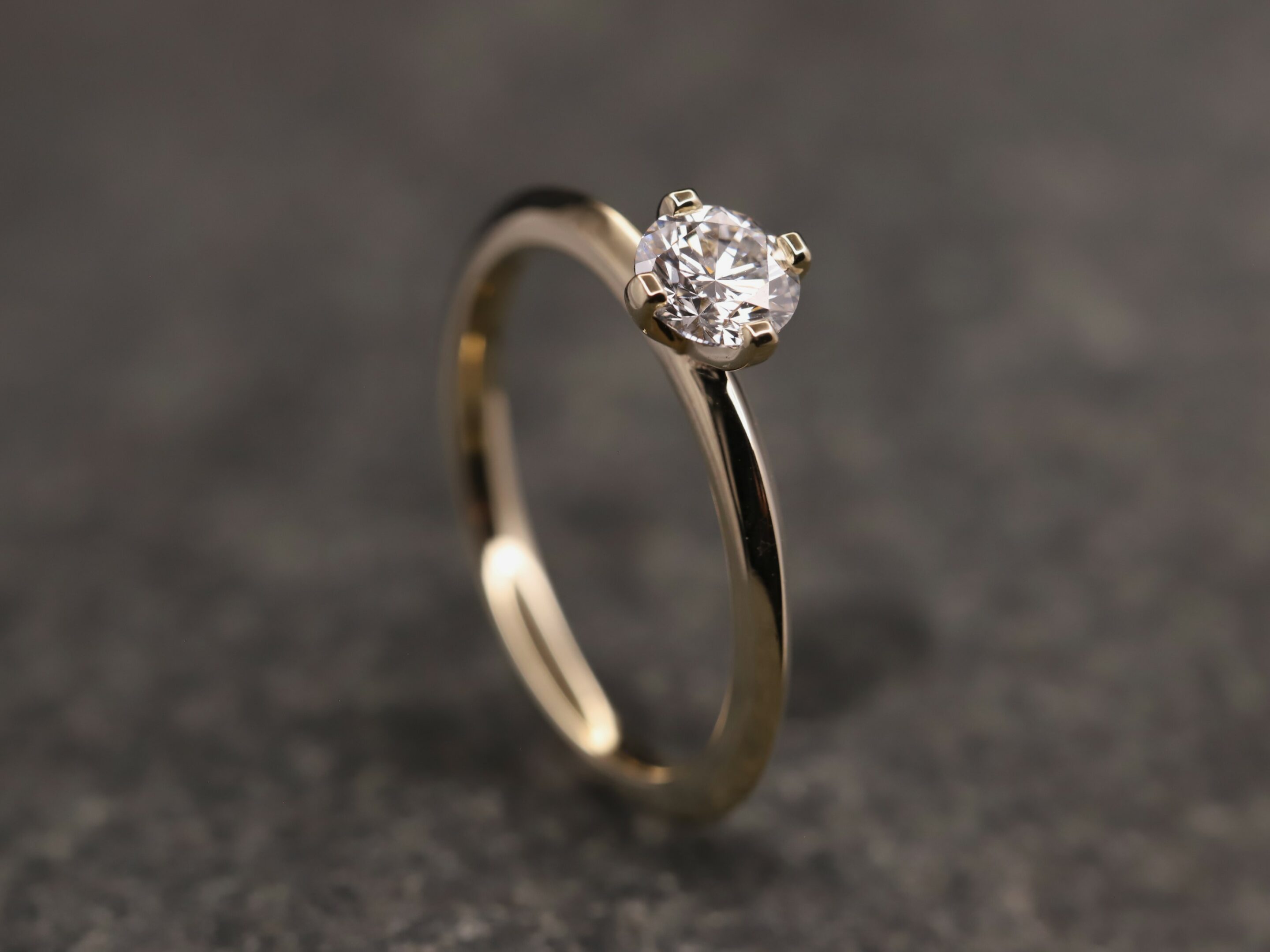 Verlobungsring 585er Gelbgold mit 0,54ct synthetischem Diamanten im Brillantschliff – Bild 3