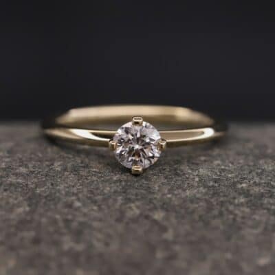Verlobungsring 585er Gelbgold mit 0,54ct synthetischem Diamanten im Brillantschliff