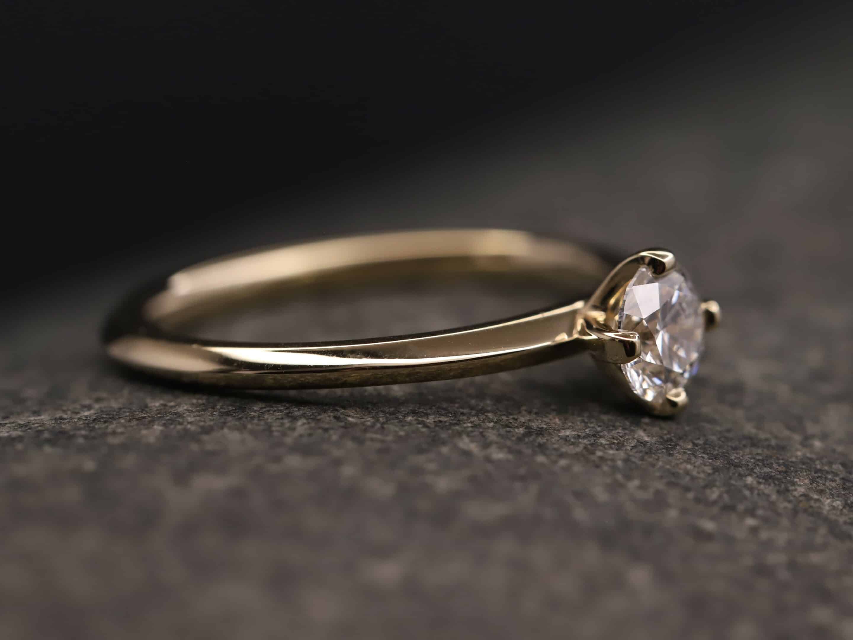 Verlobungsring 585er Gelbgold mit 0,54ct synthetischem Diamanten im Brillantschliff – Bild 6