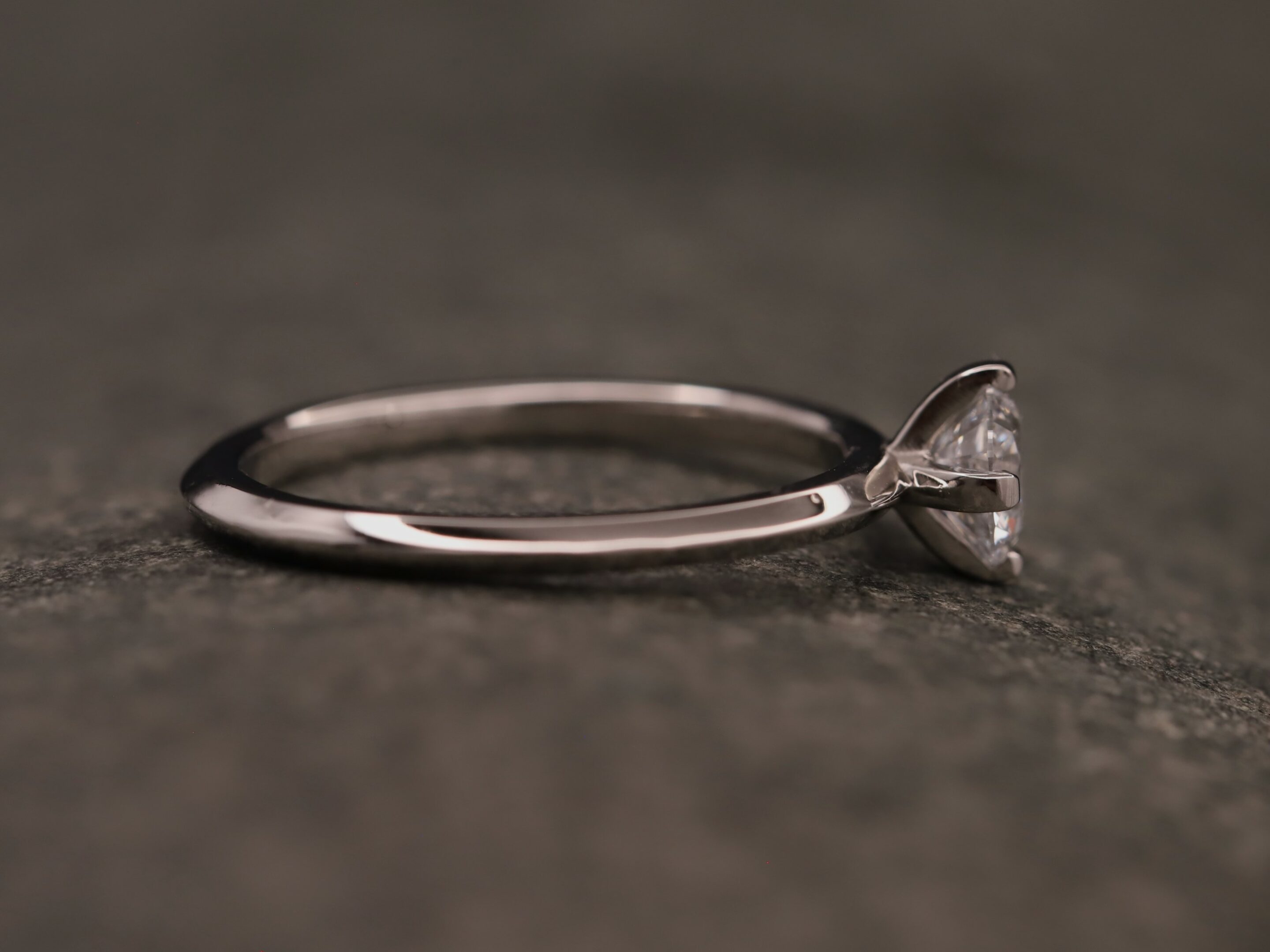 Verlobungsring 950er Platin mit 0,542ct synthetischem Diamanten im Brillantschliff – Bild 10