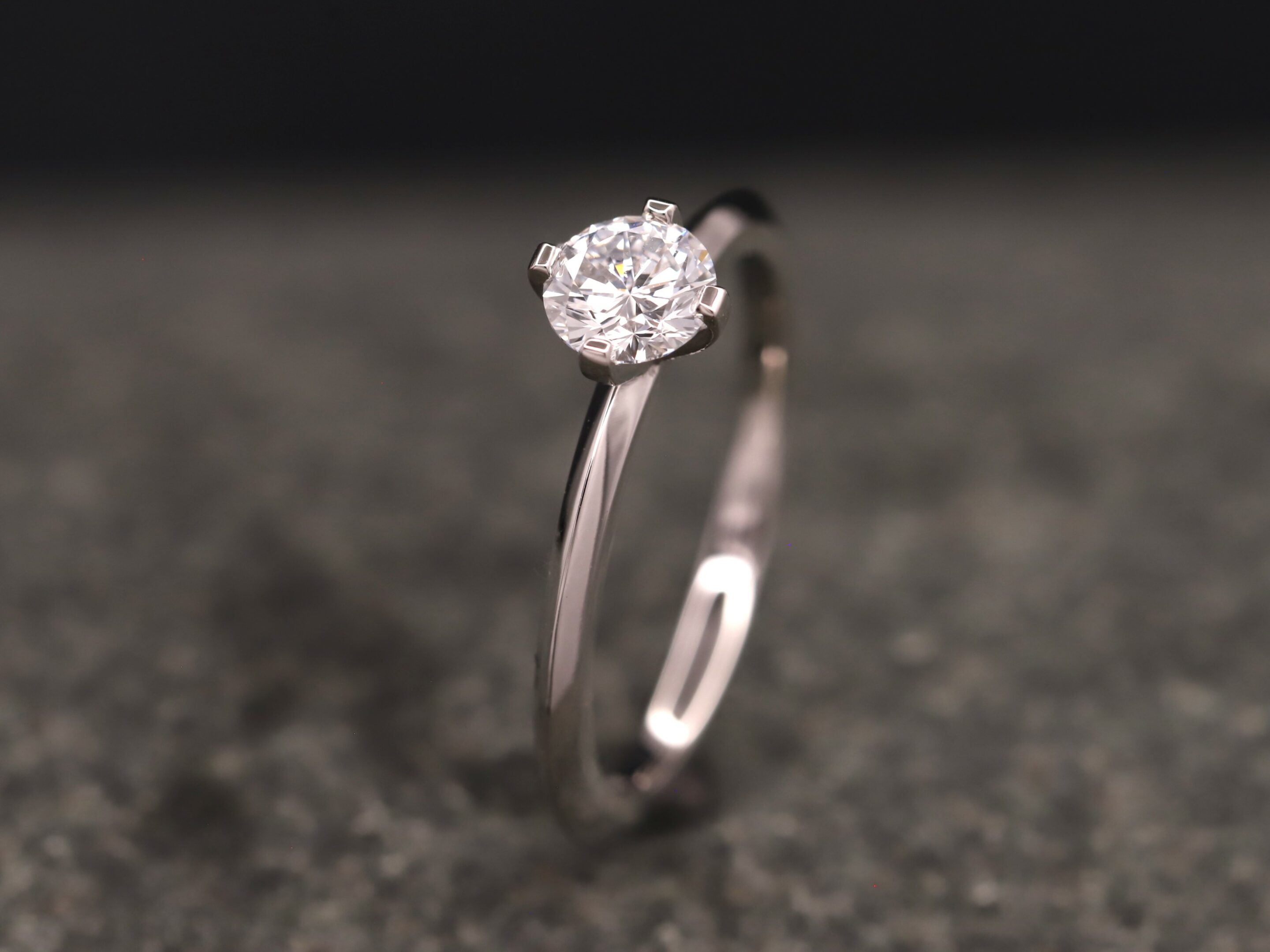 Verlobungsring 950er Platin mit 0,542ct synthetischem Diamanten im Brillantschliff – Bild 3