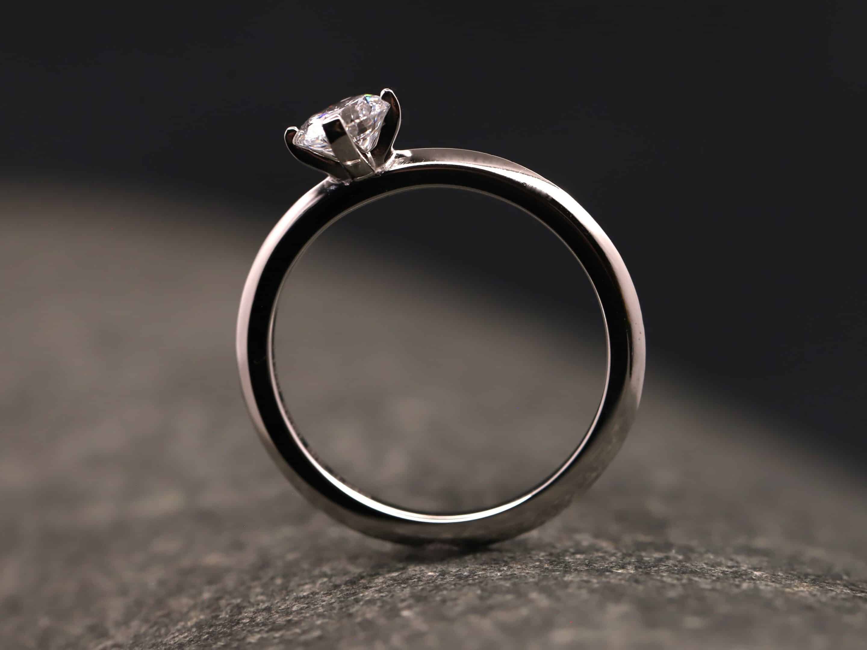 Verlobungsring 950er Platin mit 0,542ct synthetischem Diamanten im Brillantschliff – Bild 6