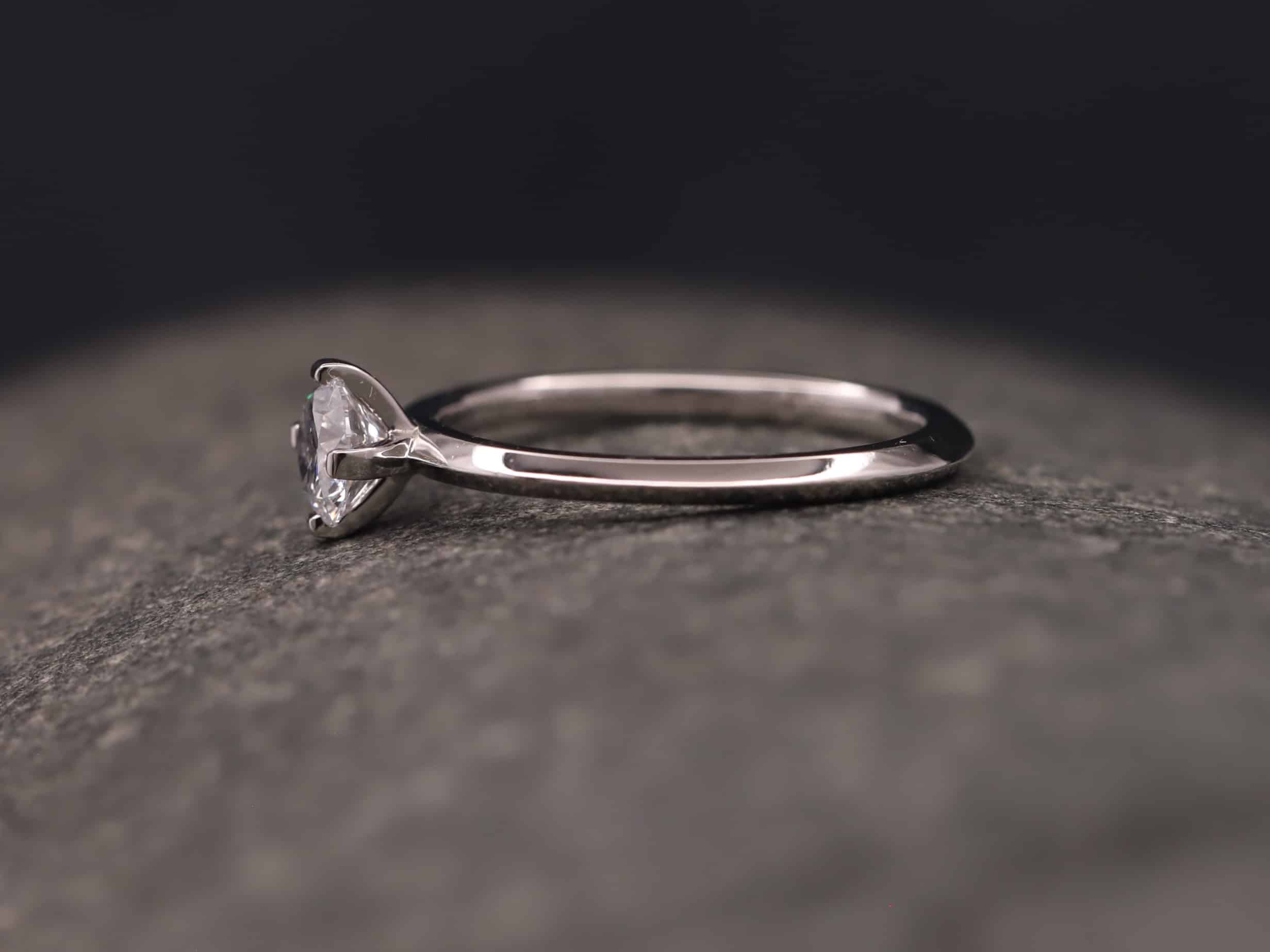 Verlobungsring 950er Platin mit 0,542ct synthetischem Diamanten im Brillantschliff – Bild 8