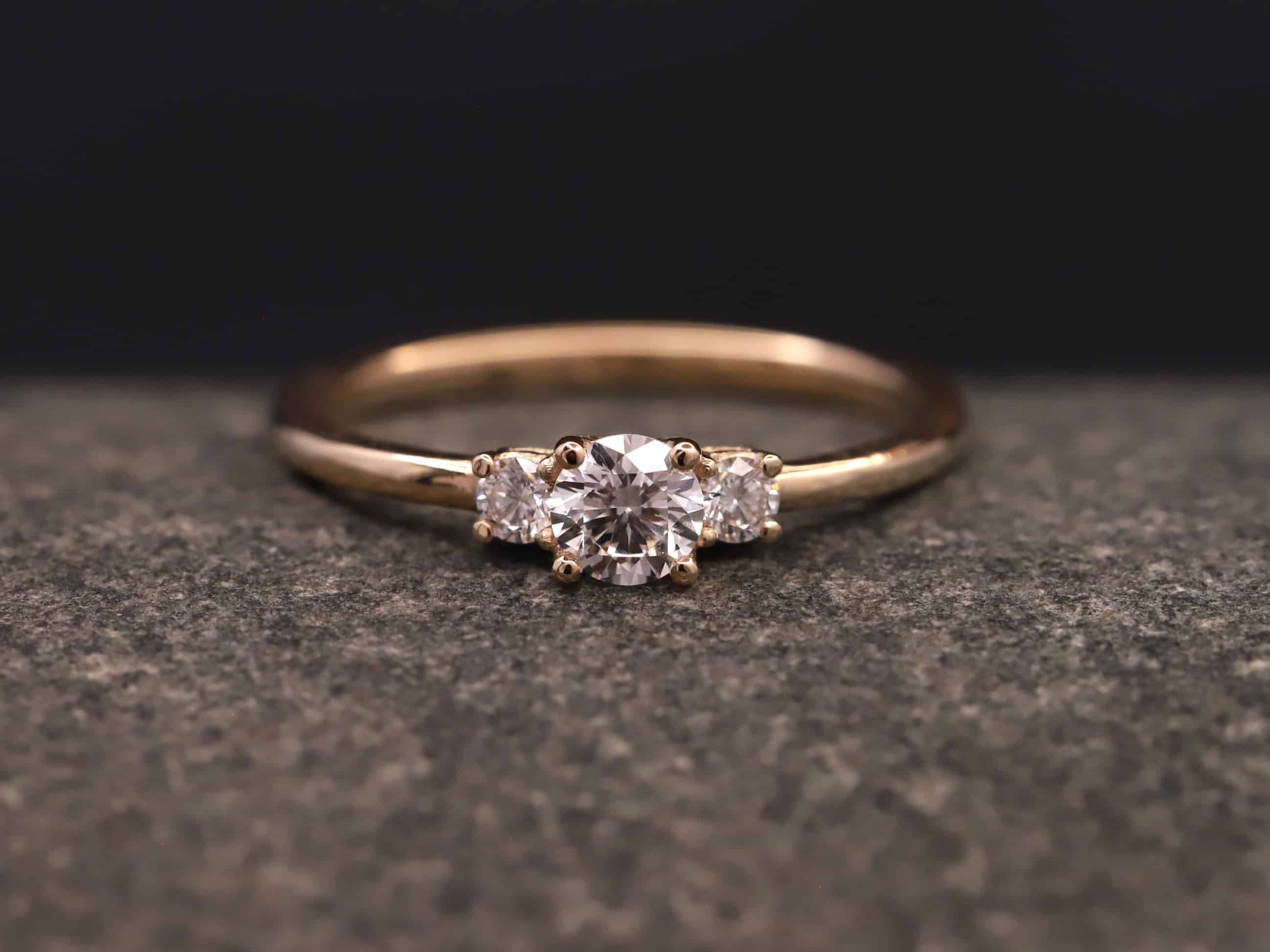 Verlobungsring 585er Rosegold mit 0,33ct synthetischen Diamanten im Brillantschliff