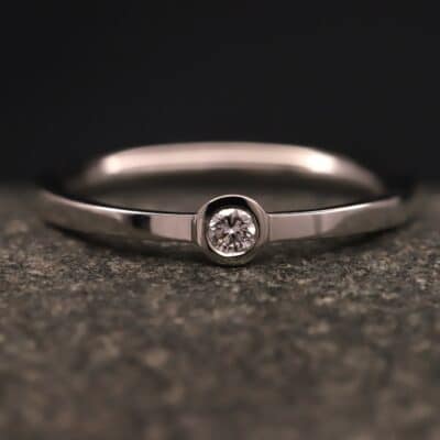 Verlobungsring 950er Platin mit 0,10ct synthetischem Diamanten im Brillantschliff
