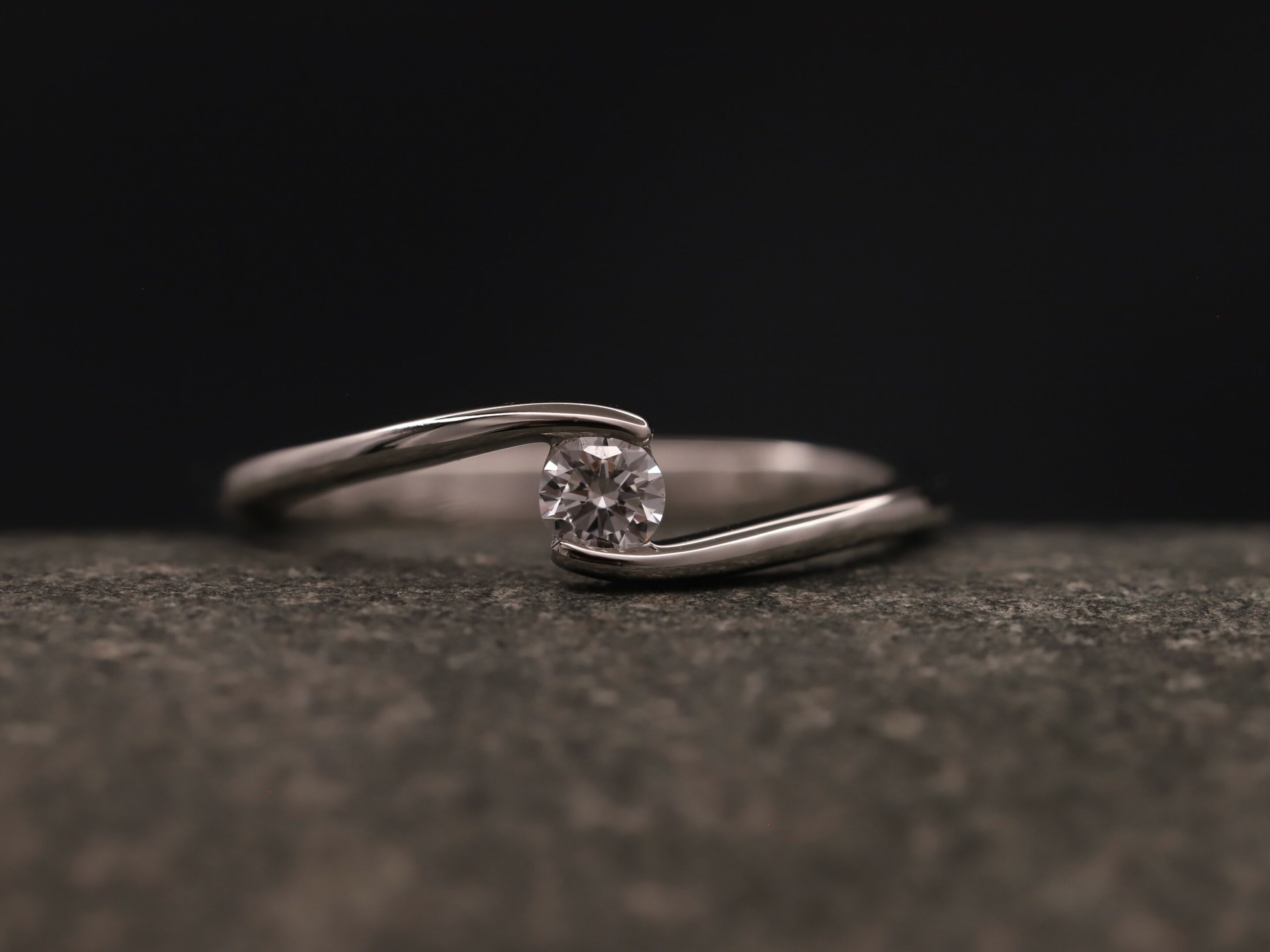 Verlobungsring 950er Platin mit 0,17ct synthetischem Diamanten im Brillantschliff – Bild 2