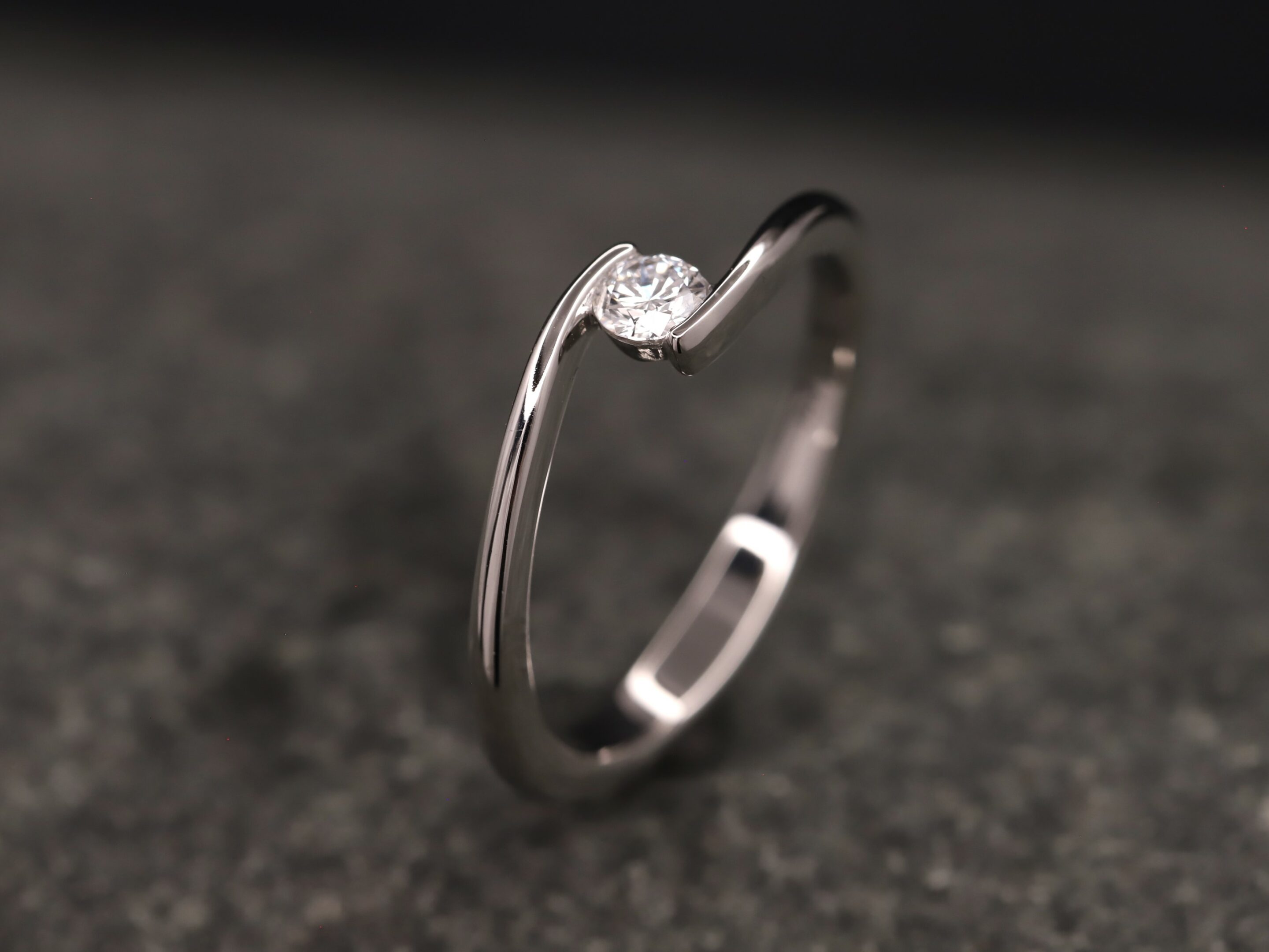 Verlobungsring 950er Platin mit 0,17ct synthetischem Diamanten im Brillantschliff – Bild 3