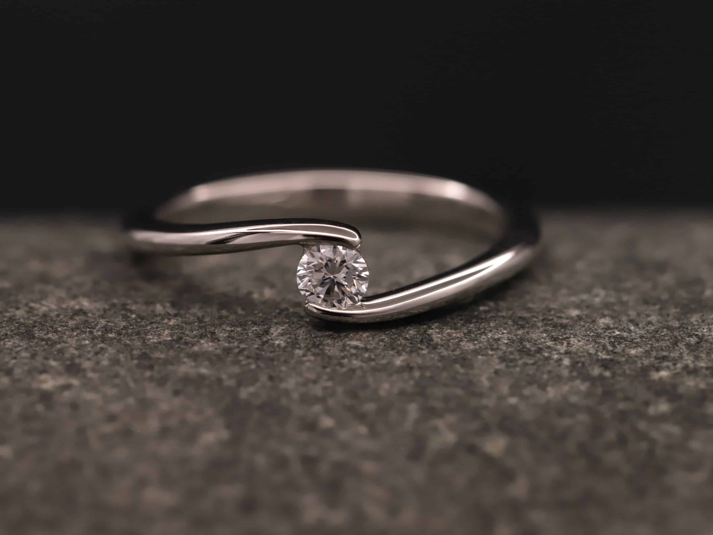 Verlobungsring 950er Platin mit 0,17ct synthetischem Diamanten im Brillantschliff