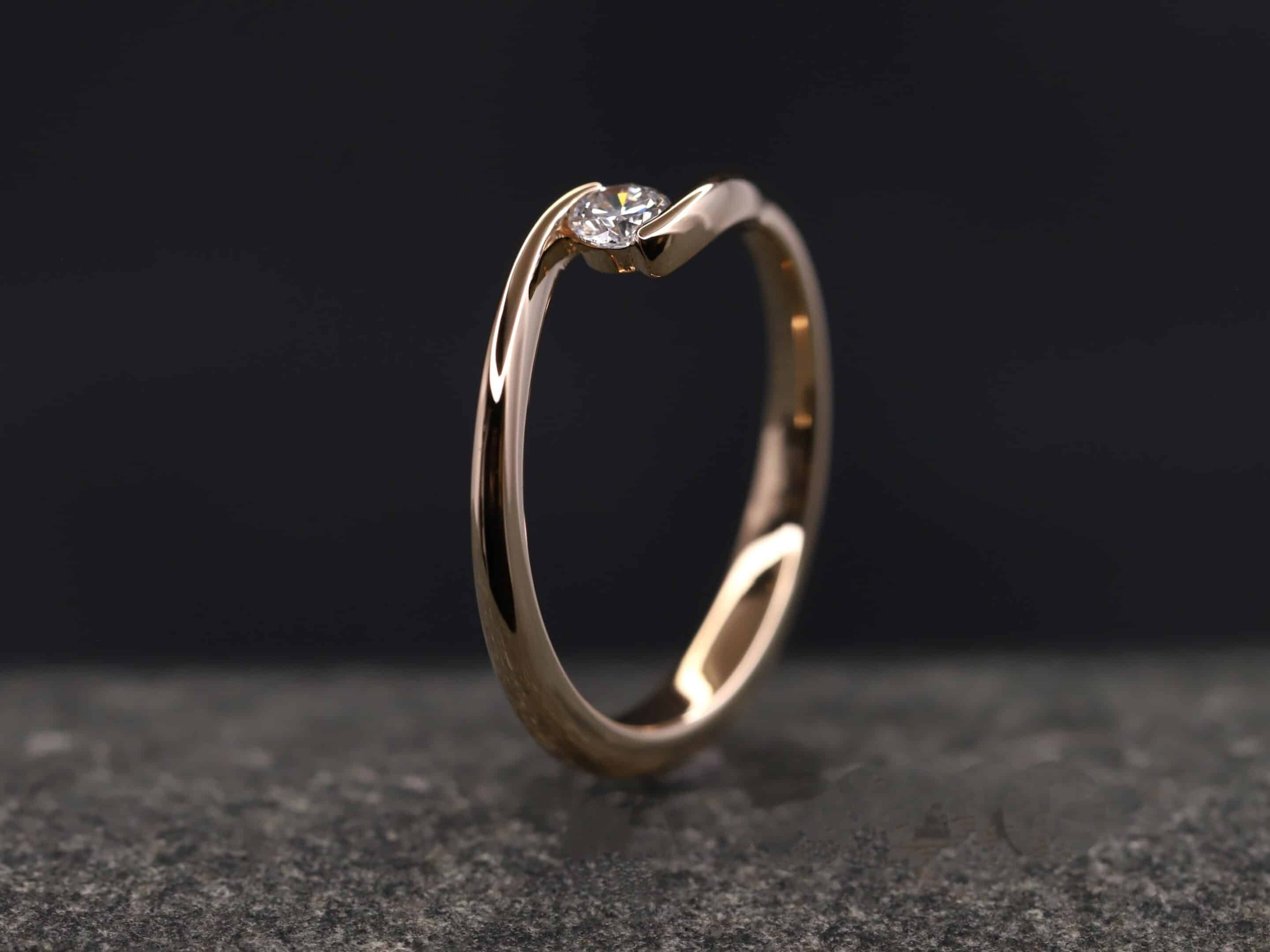 Verlobungsring 585er Rosegold mit 0,19ct synthetischem Diamanten im Brillantschliff – Bild 2