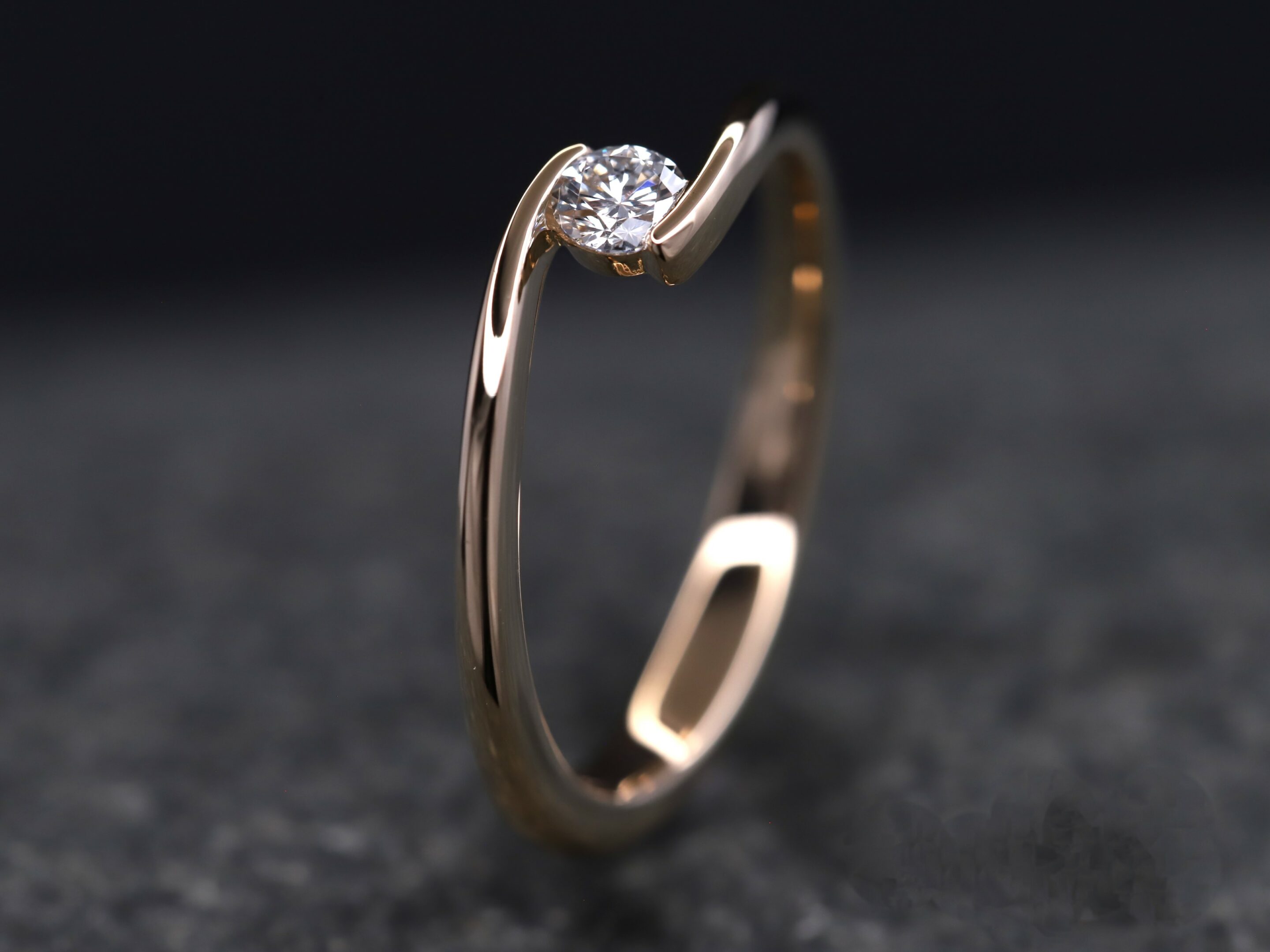 Verlobungsring 585er Rosegold mit 0,19ct synthetischem Diamanten im Brillantschliff – Bild 4