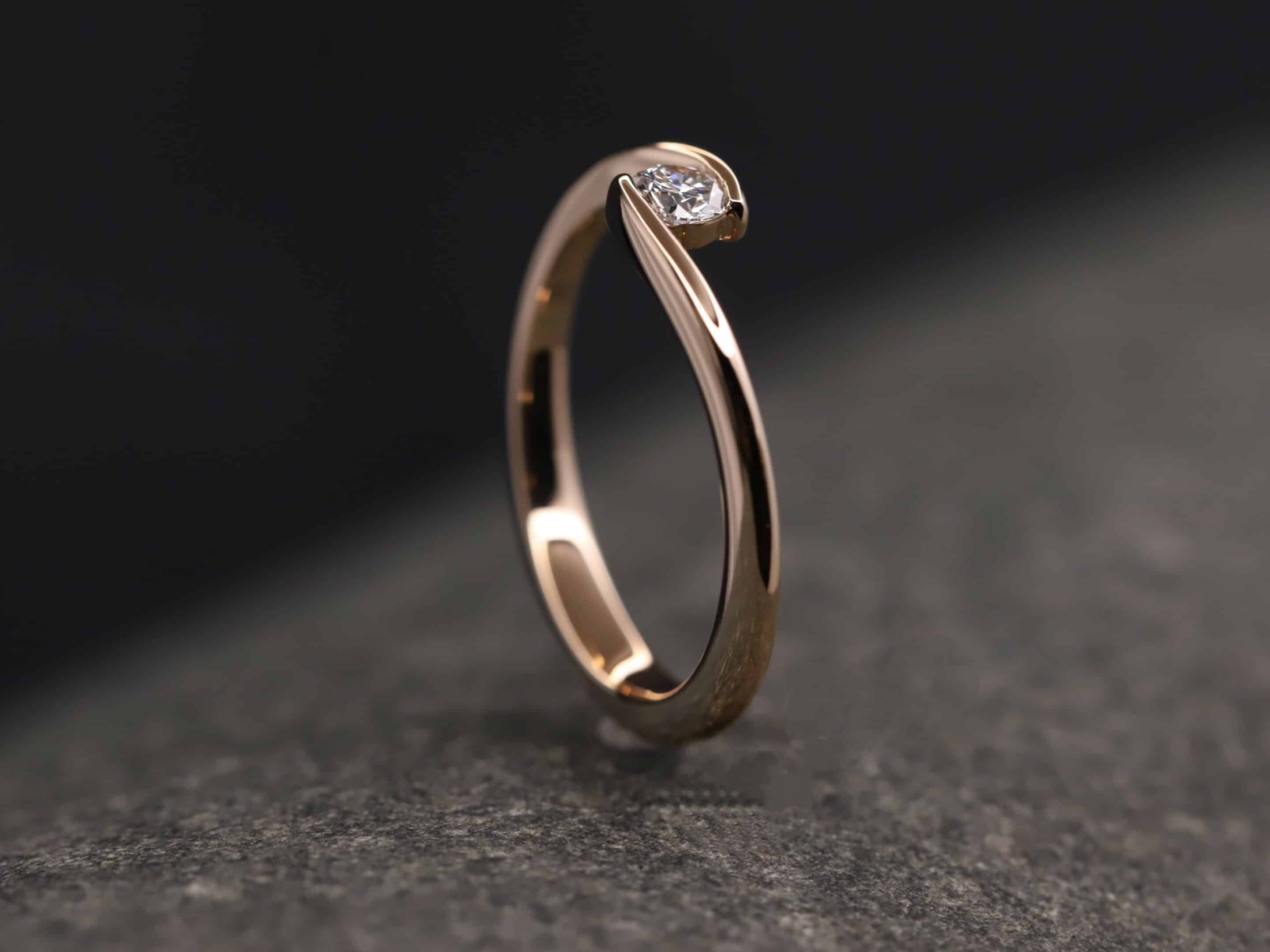 Verlobungsring 585er Rosegold mit 0,19ct synthetischem Diamanten im Brillantschliff – Bild 7
