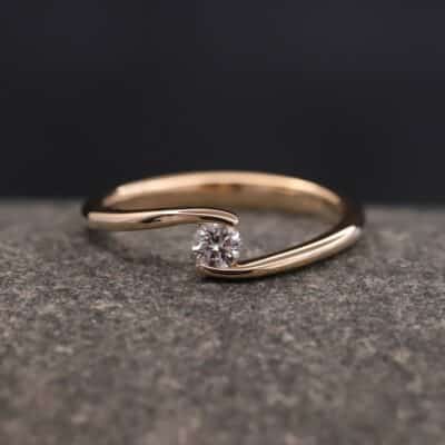 Verlobungsring 585er Rosegold mit 0,19ct synthetischem Diamanten im Brillantschliff