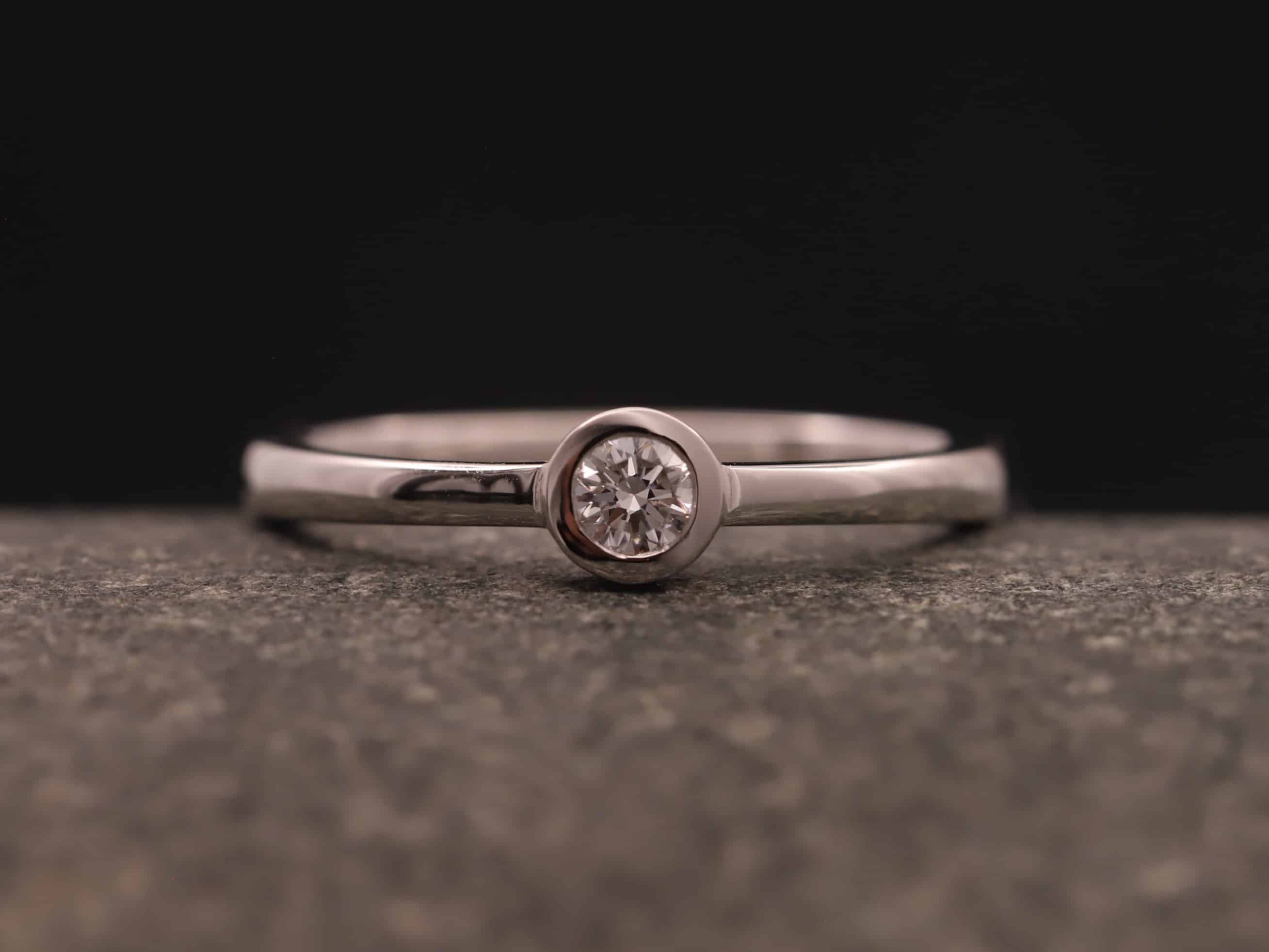 Verlobungsring 950 Platin mit 0,18ct synthetischem Diamanten im Brillantschliff – Bild 2