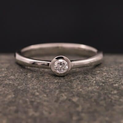 Verlobungsring 950 Platin mit 0,18ct synthetischem Diamanten im Brillantschliff